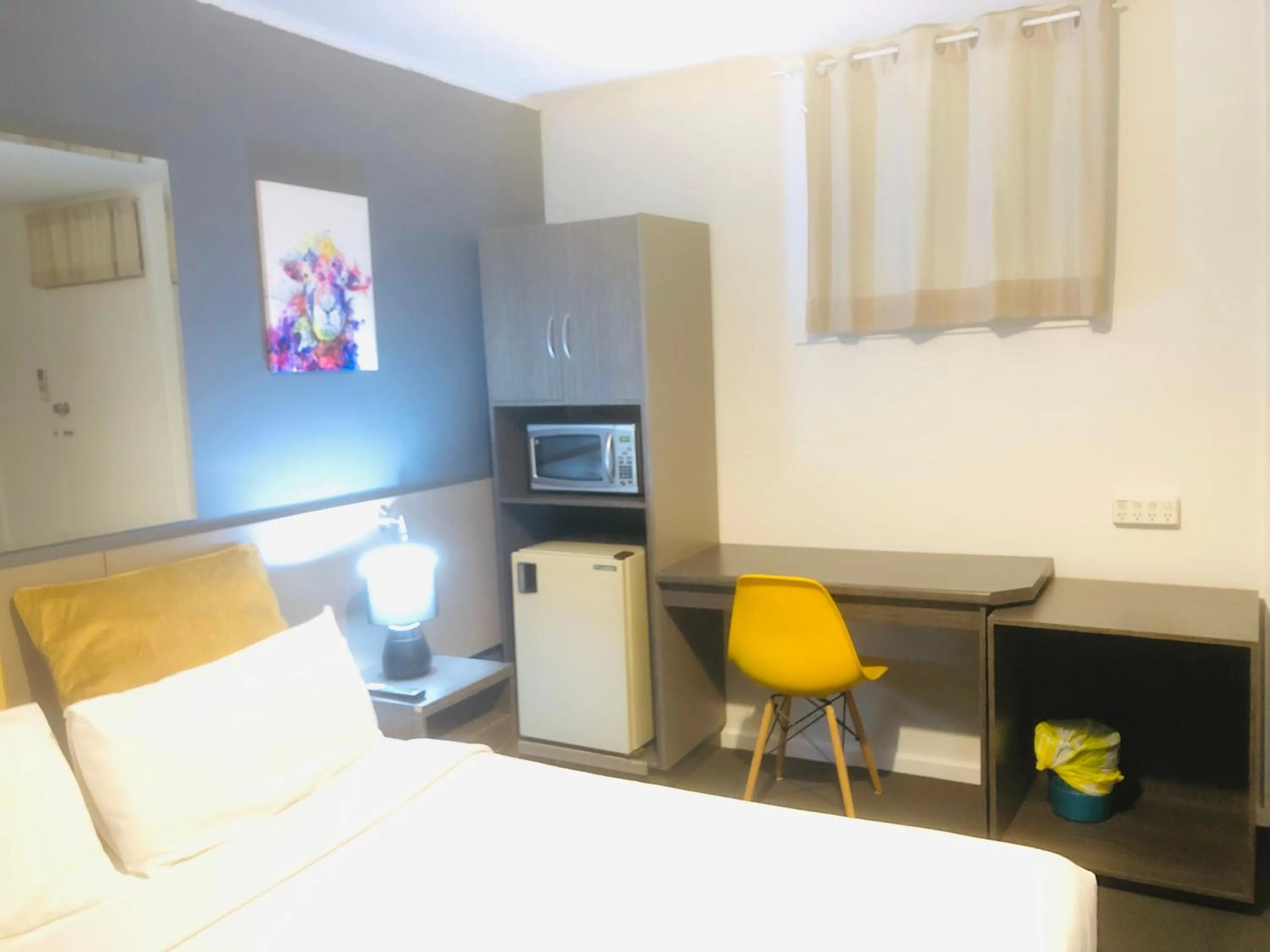 Bed in Parkway Motel