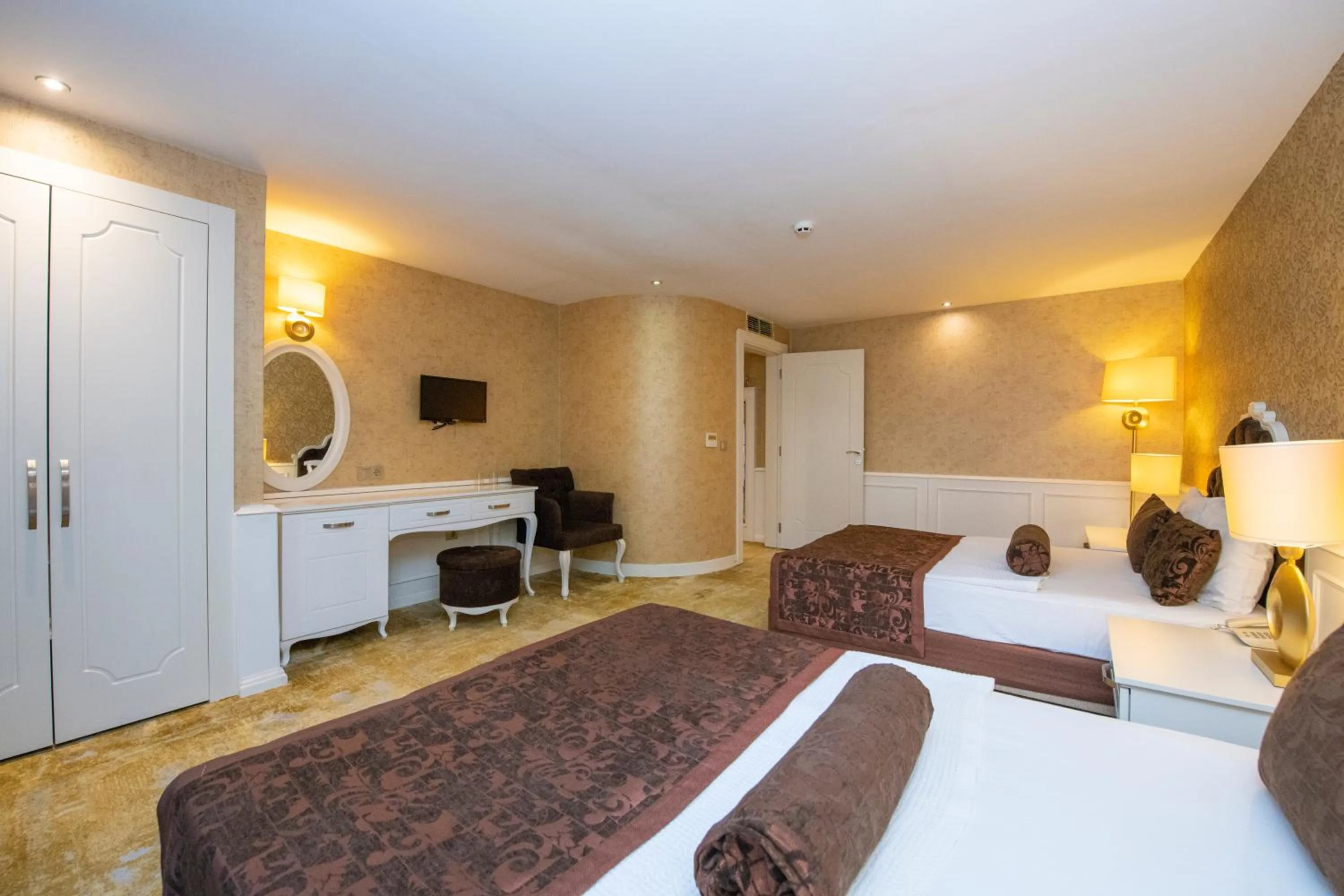 Photo of the whole room in Han Deluxe Hotel