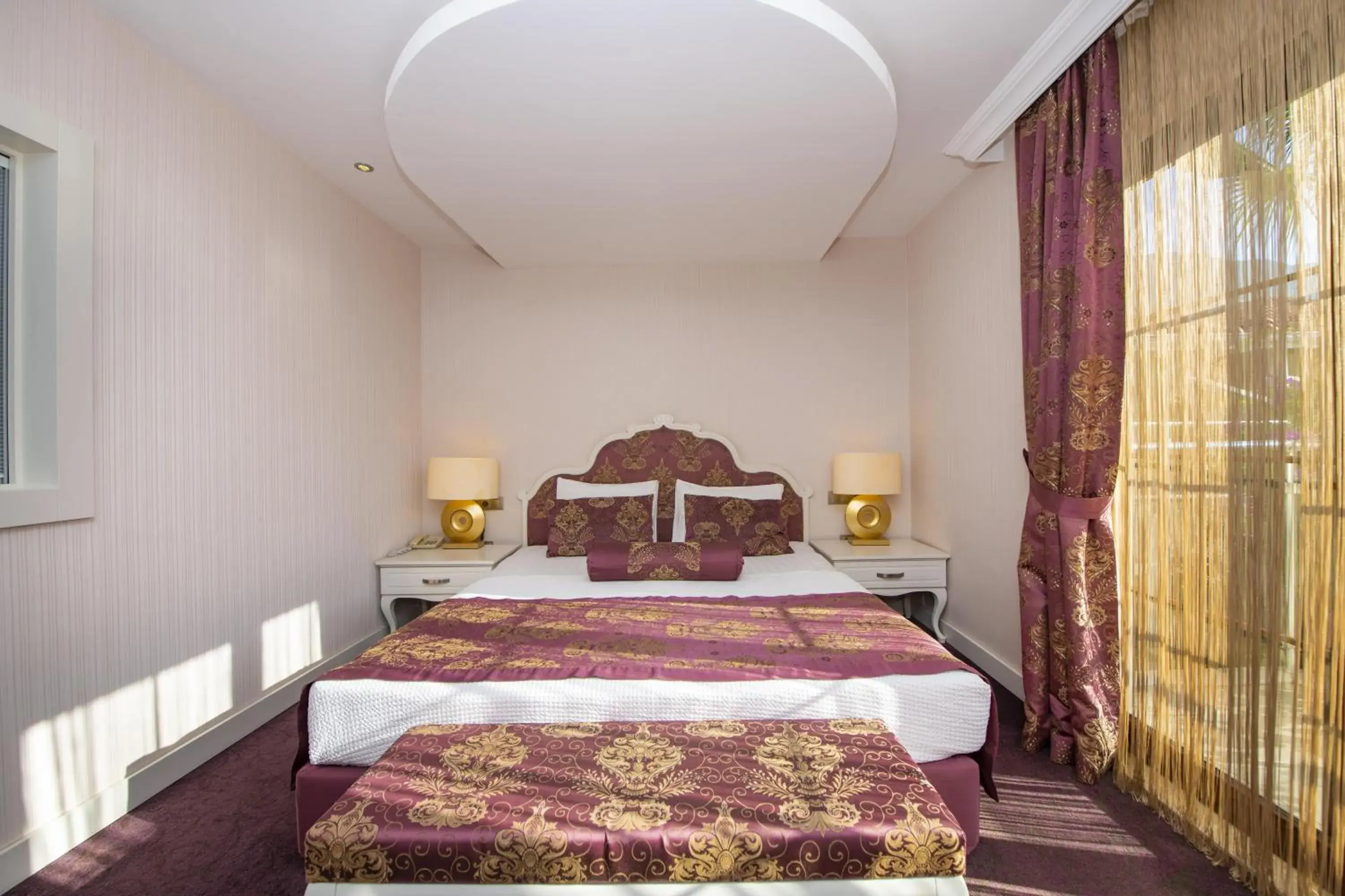 Photo of the whole room, Bed in Han Deluxe Hotel Photo of the whole room, Bed in Han Deluxe Hotel