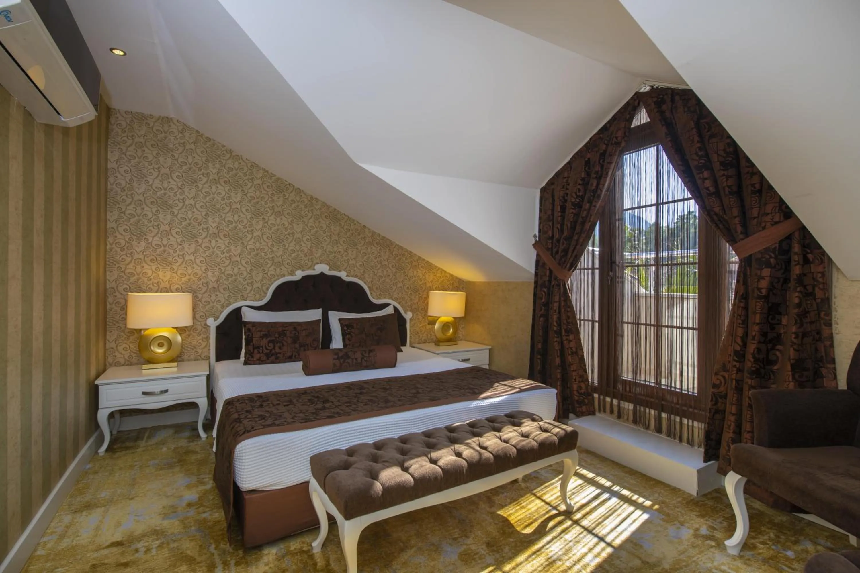 Photo of the whole room in Han Deluxe Hotel