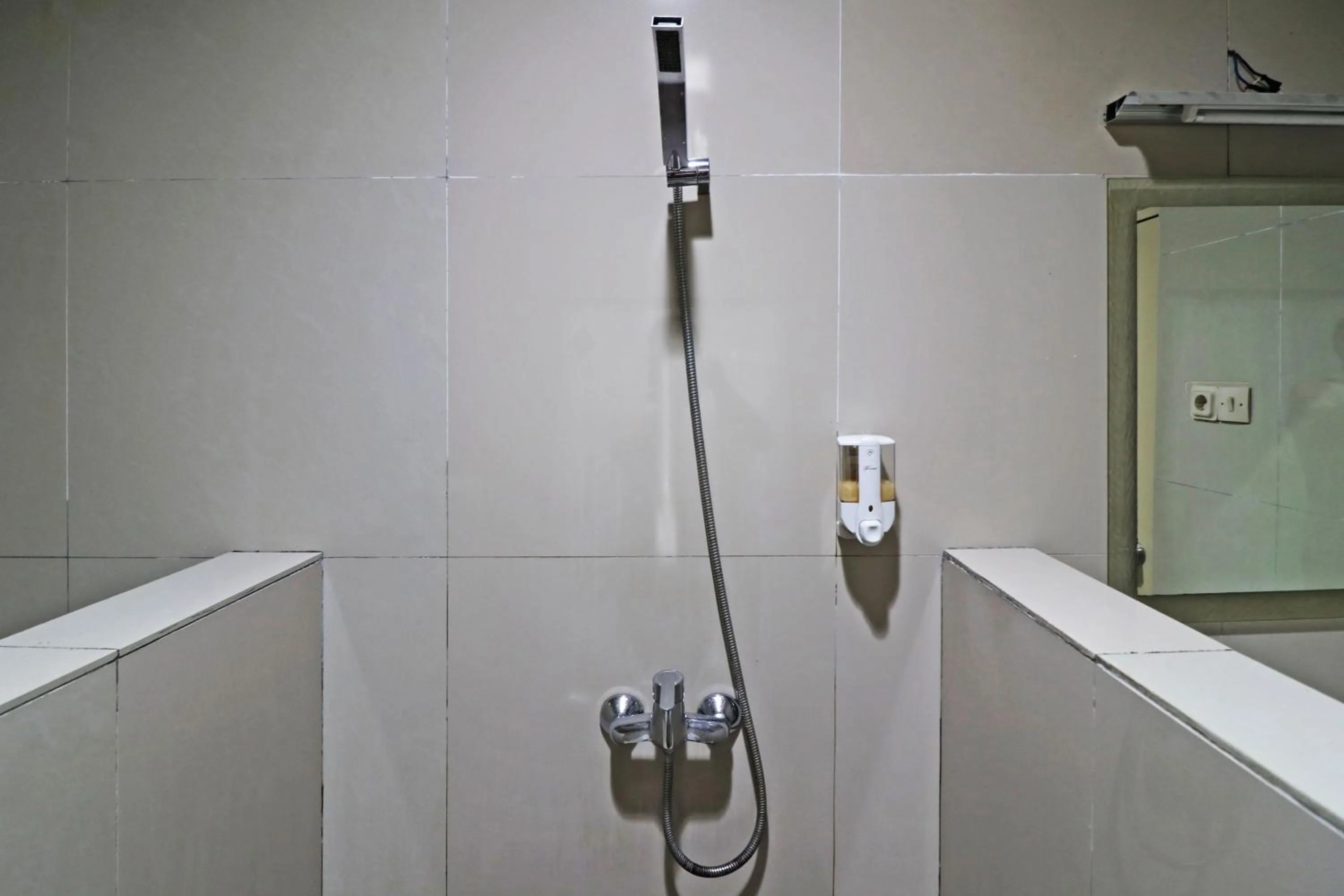 Shower in Hotel Sampaga