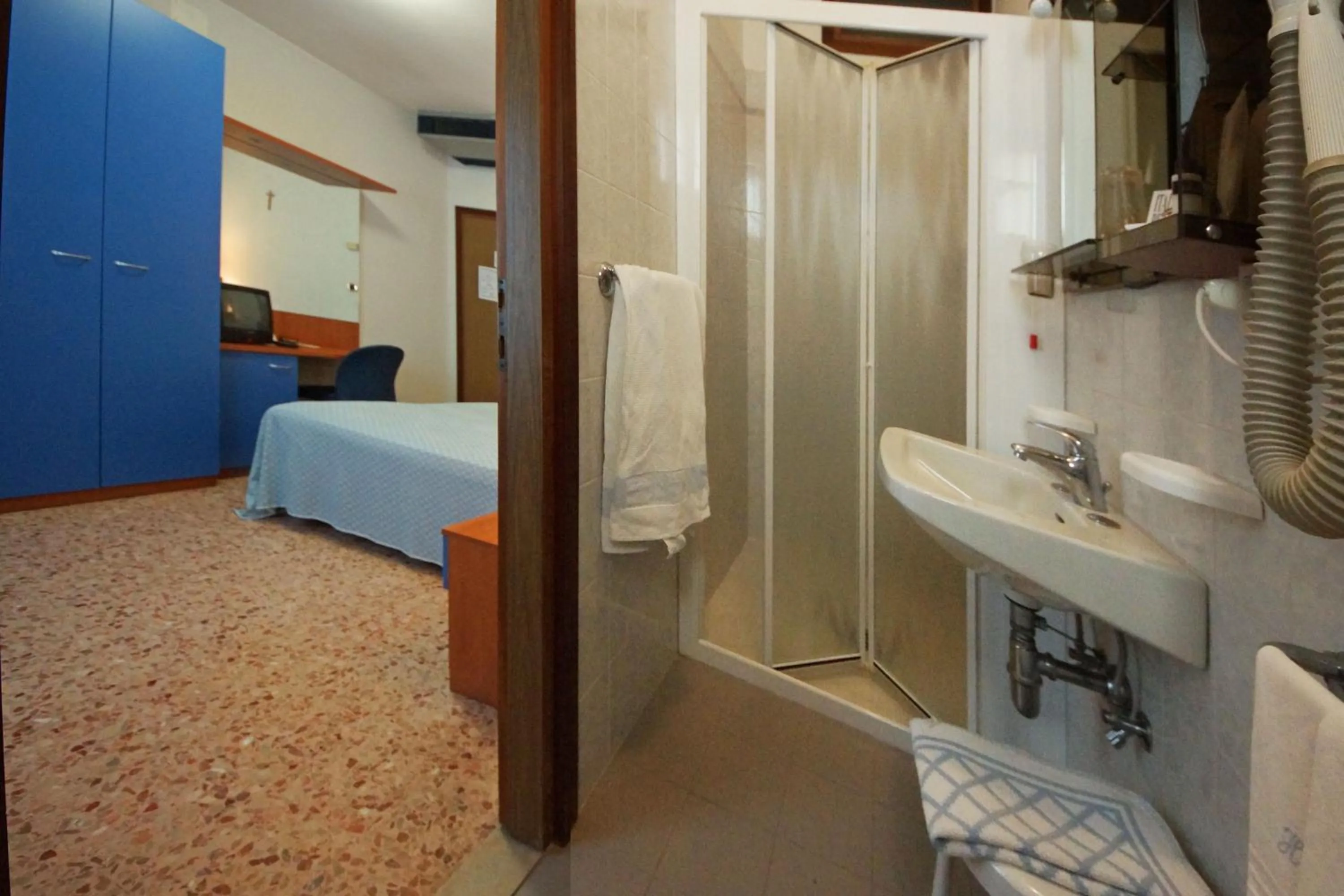 Bedroom, Bed in Hotel Souvenir