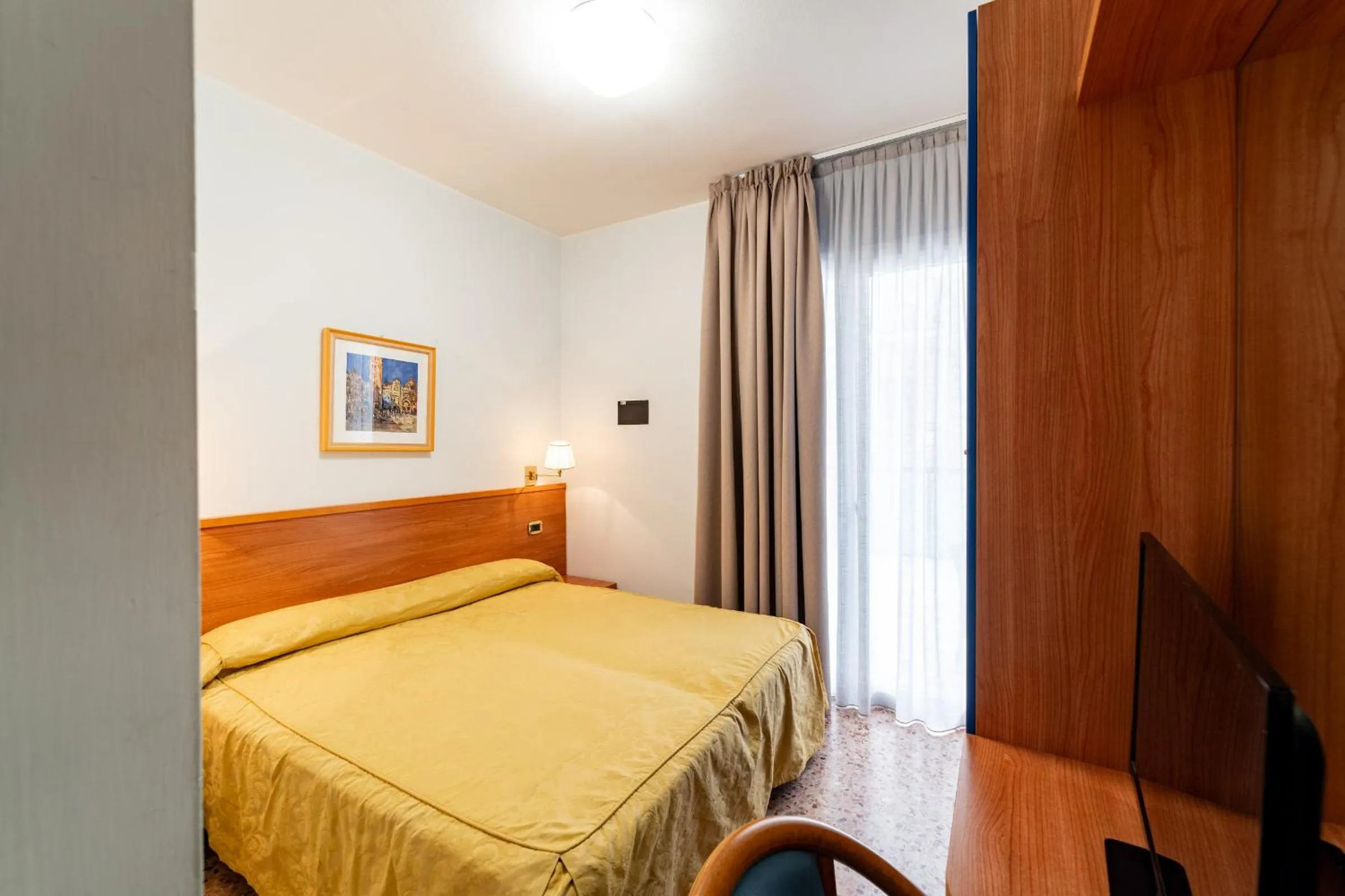 Bedroom, Bed in Hotel Souvenir