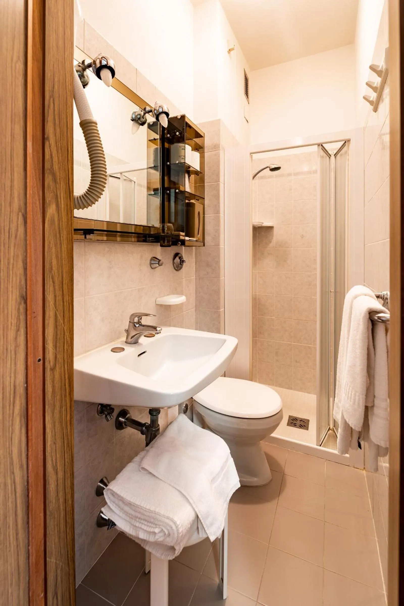 Shower in Hotel Souvenir