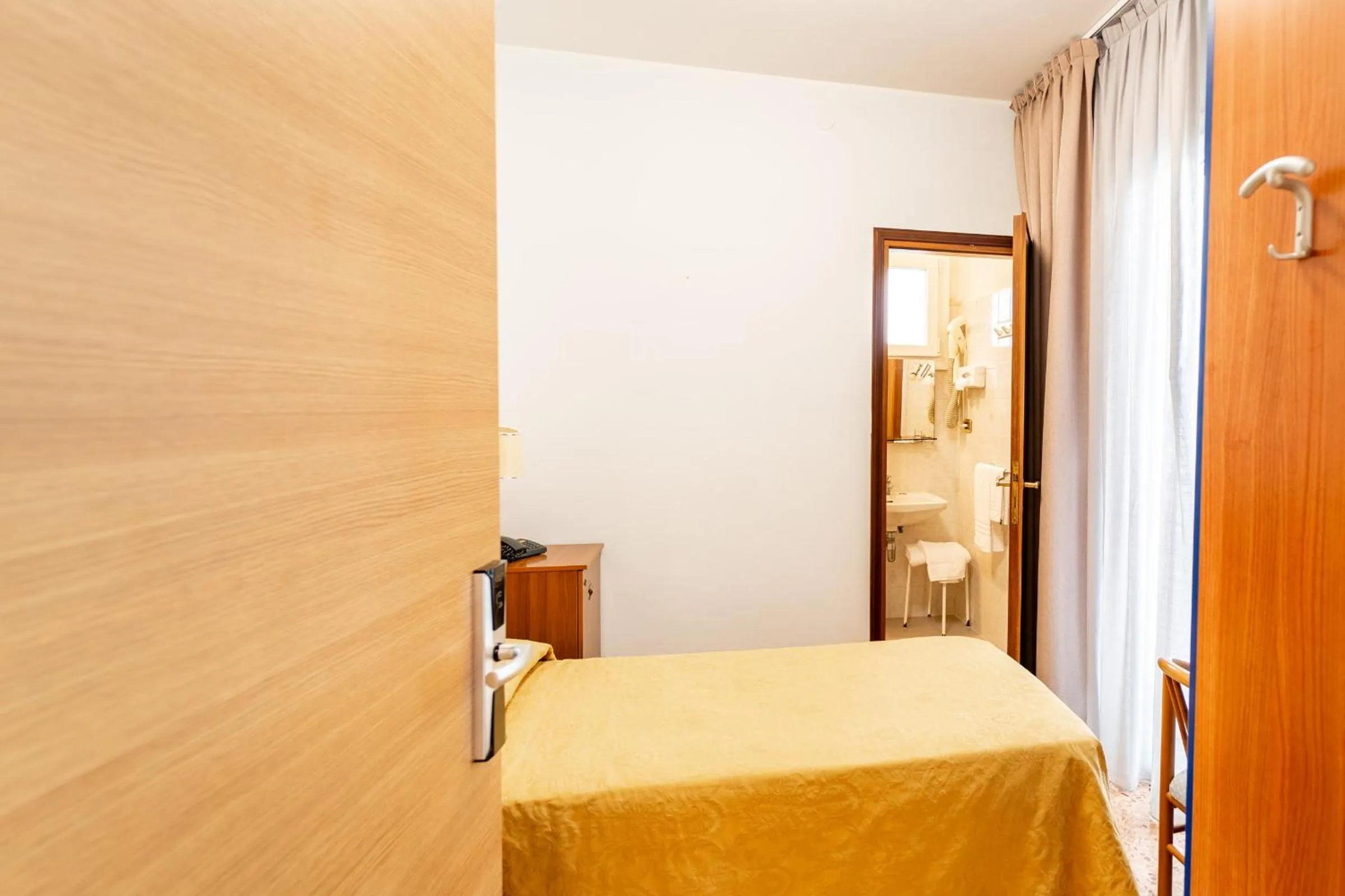 Bedroom, Bed in Hotel Souvenir