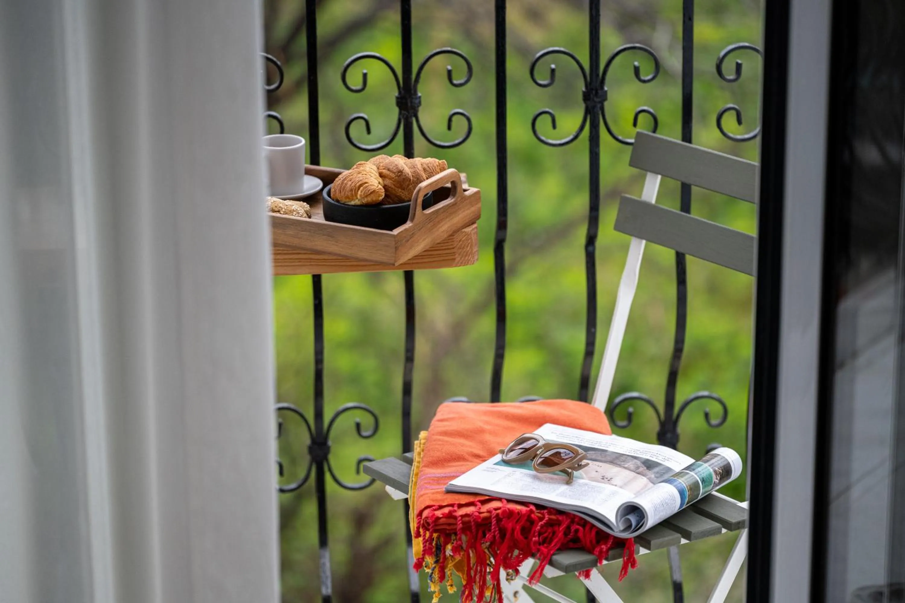 Day in Capella Skiathos, Town