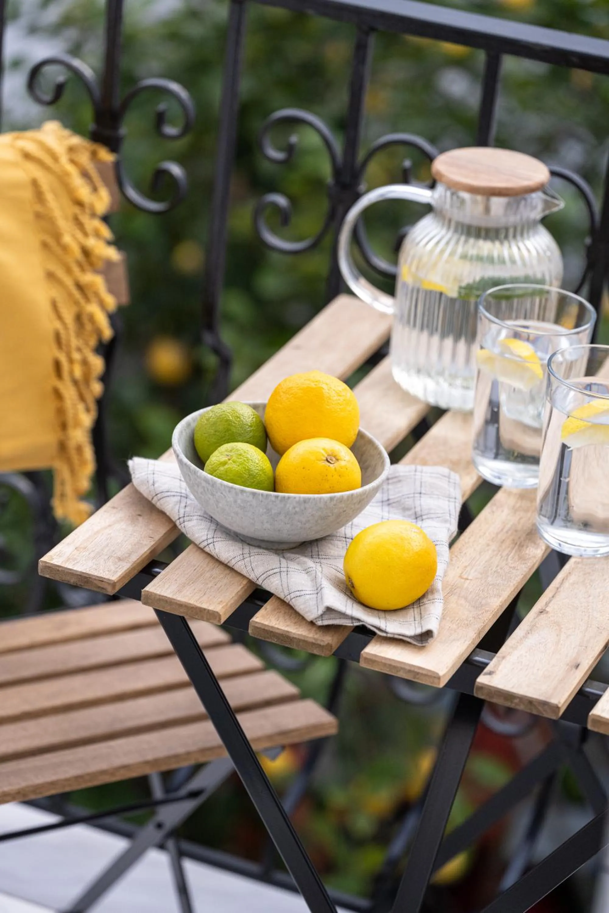 Day in Capella Skiathos, Town