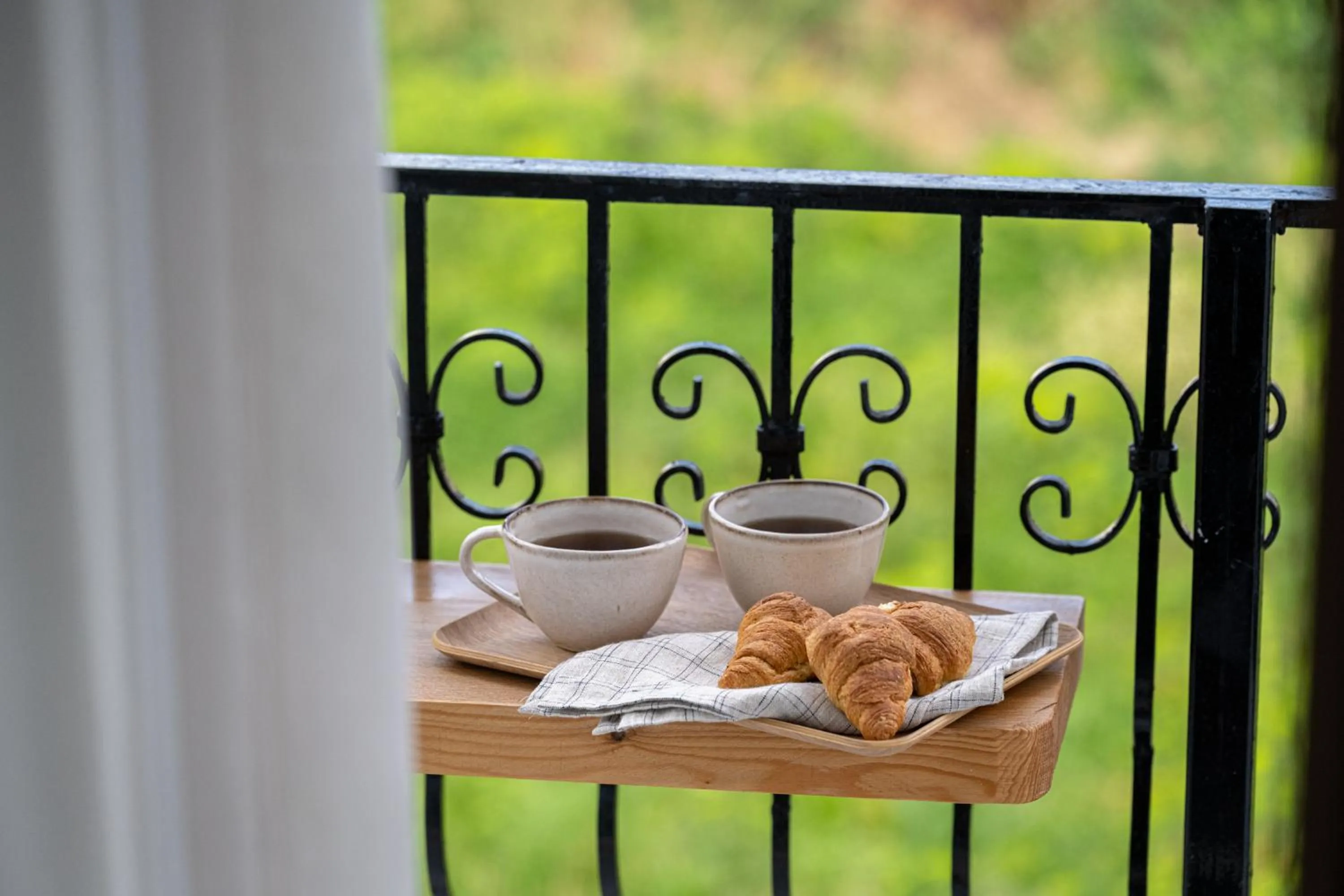 Day in Capella Skiathos, Town