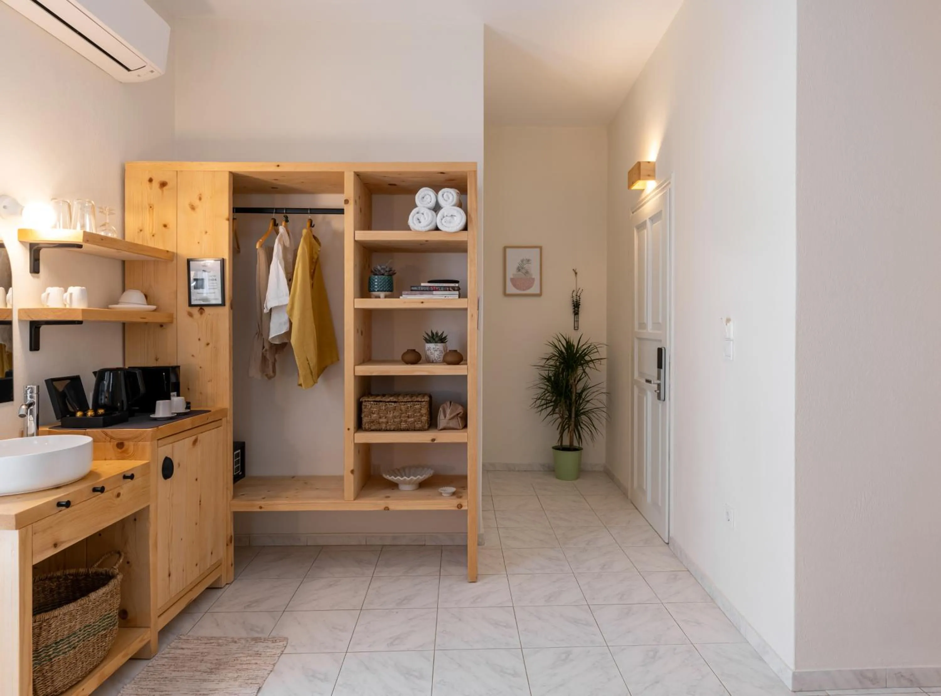 Coffee/tea facilities in Capella Skiathos, Town