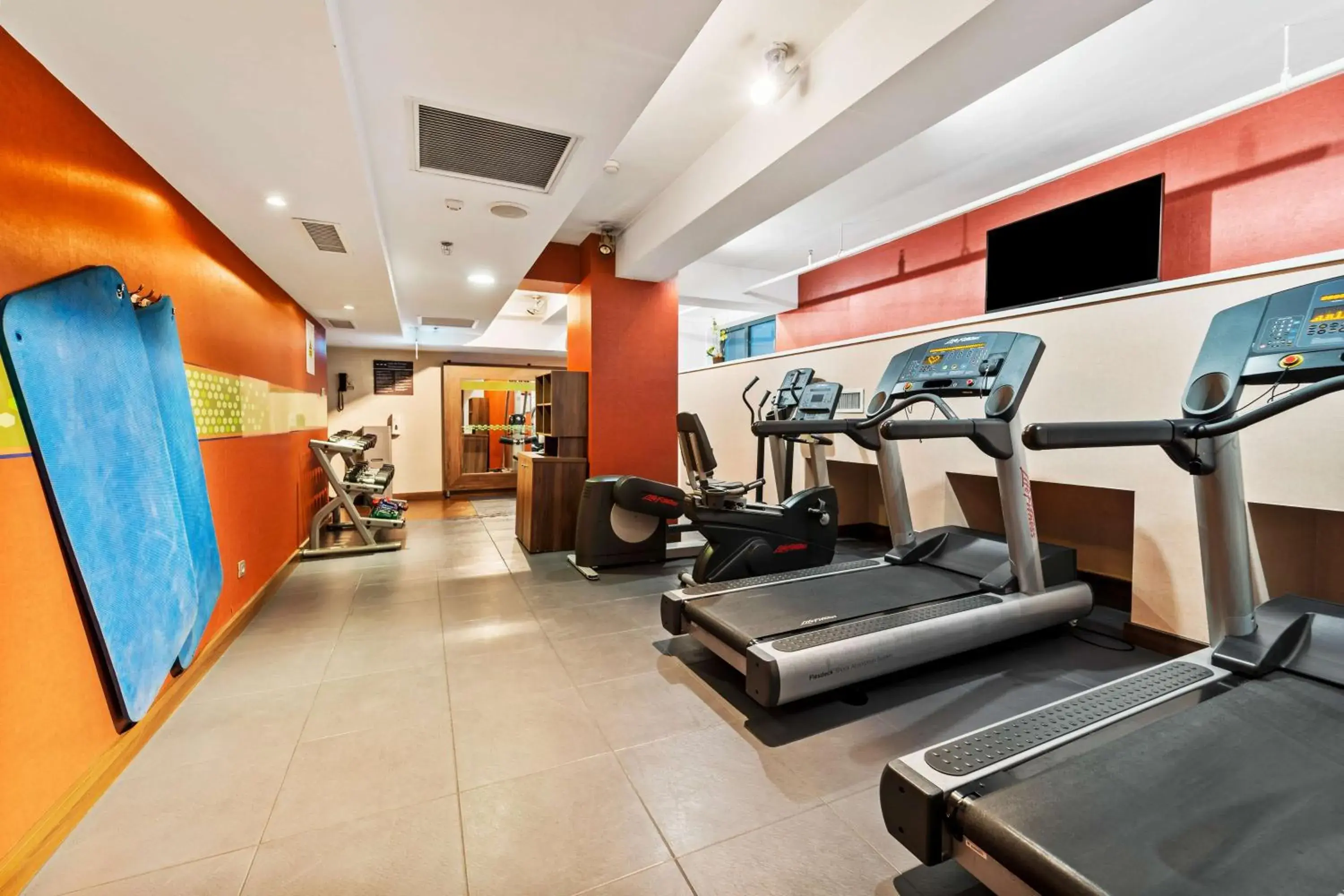 Fitness centre/facilities in Hampton by Hilton Cluj-Napoca Fitness centre/facilities in Hampton by Hilton Cluj-Napoca
