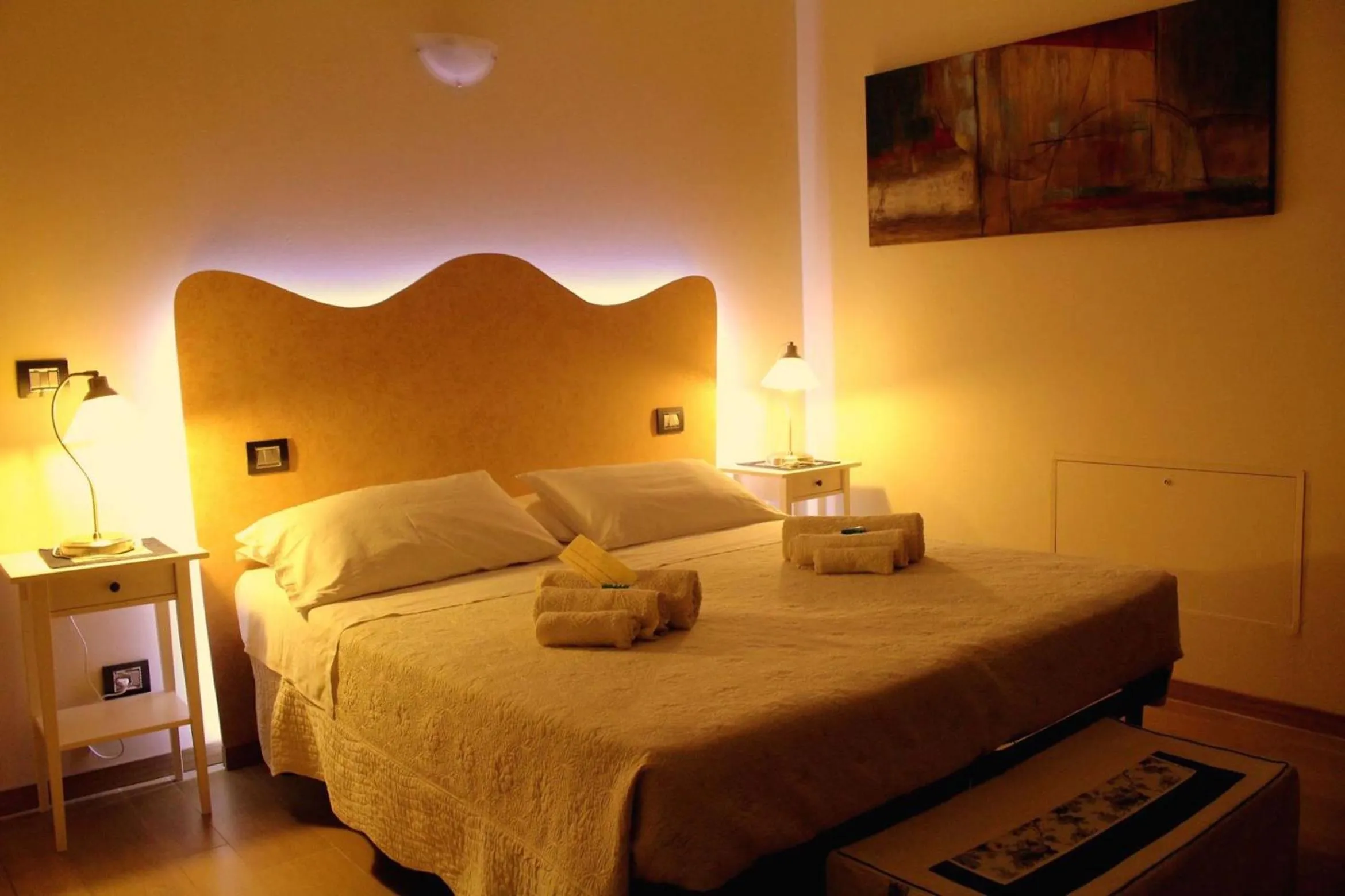 Eremes Rooms & Apartments