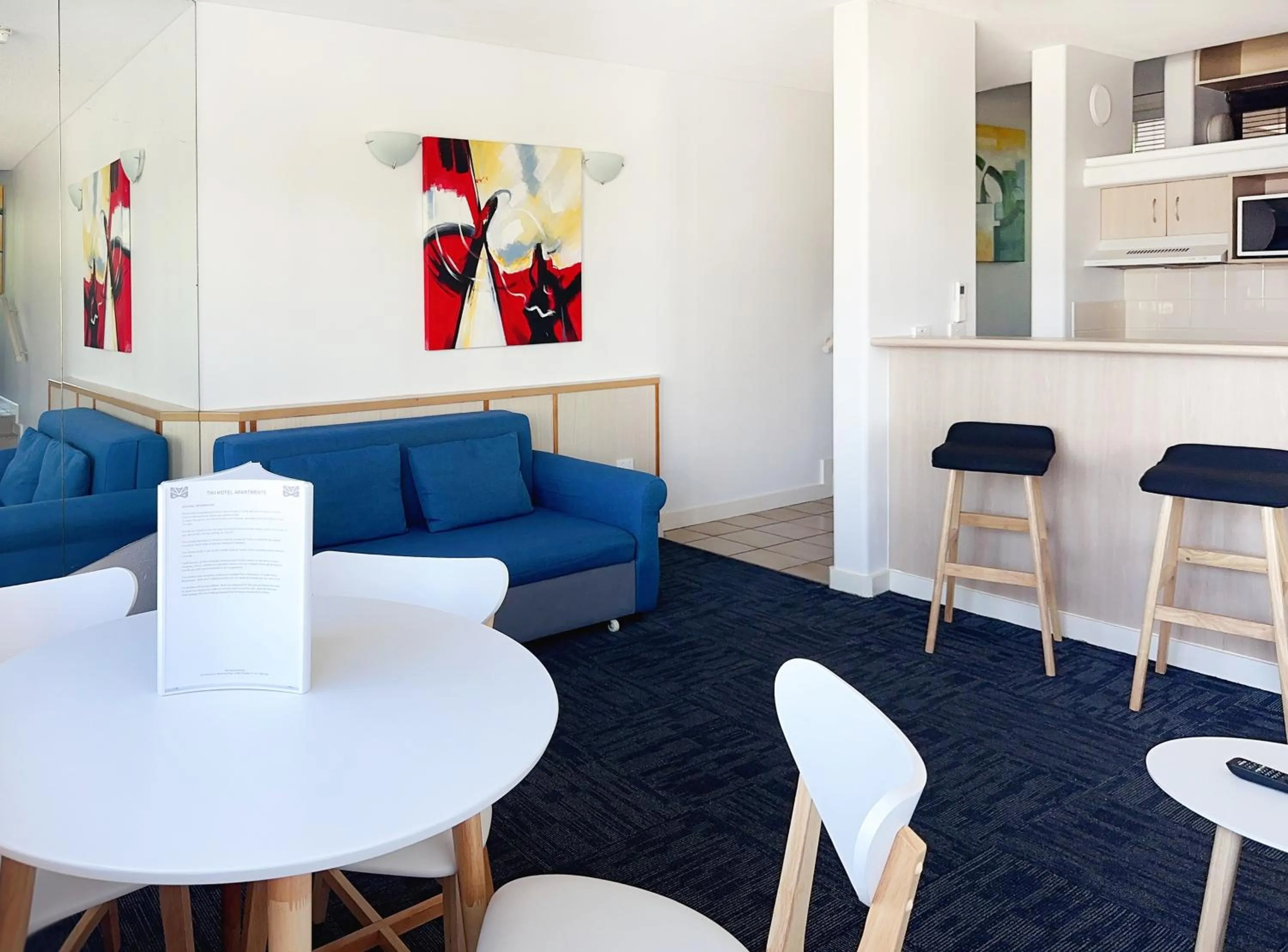 Living room in Tiki Hotel Apartments Surfers Paradise