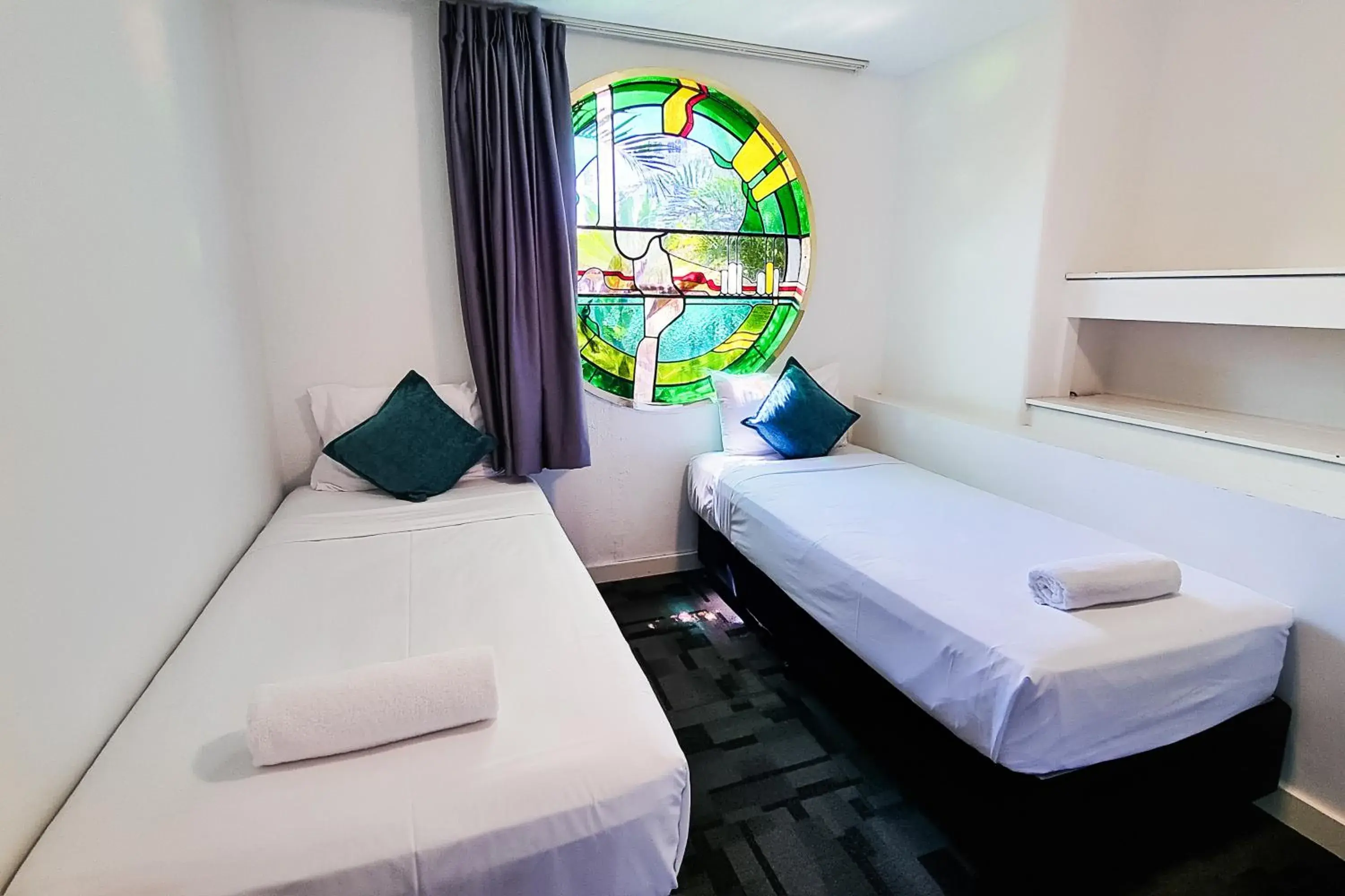 Bed in Tiki Hotel Apartments Surfers Paradise Bed in Tiki Hotel Apartments Surfers Paradise