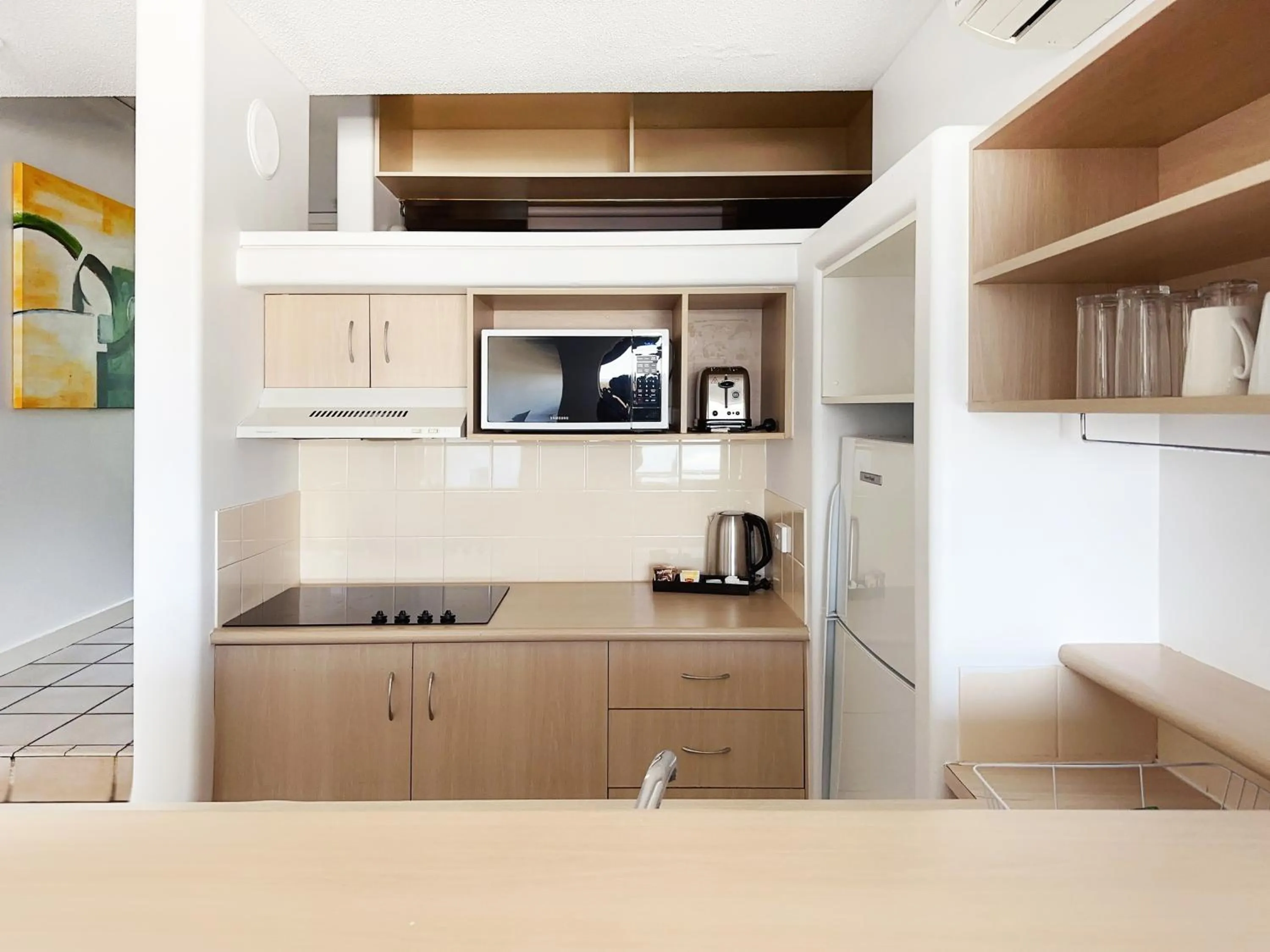 Kitchen or kitchenette in Tiki Hotel Apartments Surfers Paradise