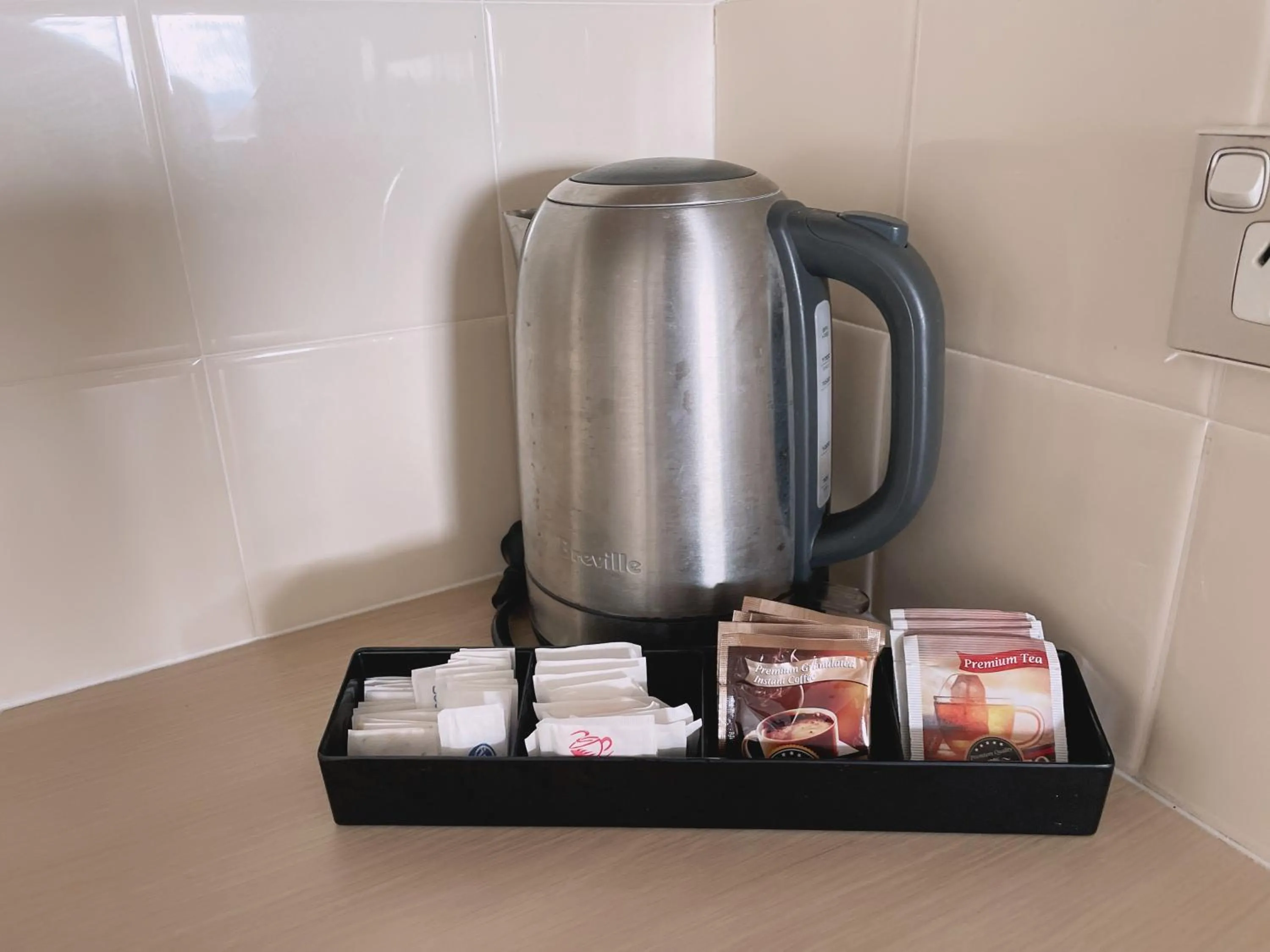 Coffee/tea facilities in Tiki Hotel Apartments Surfers Paradise