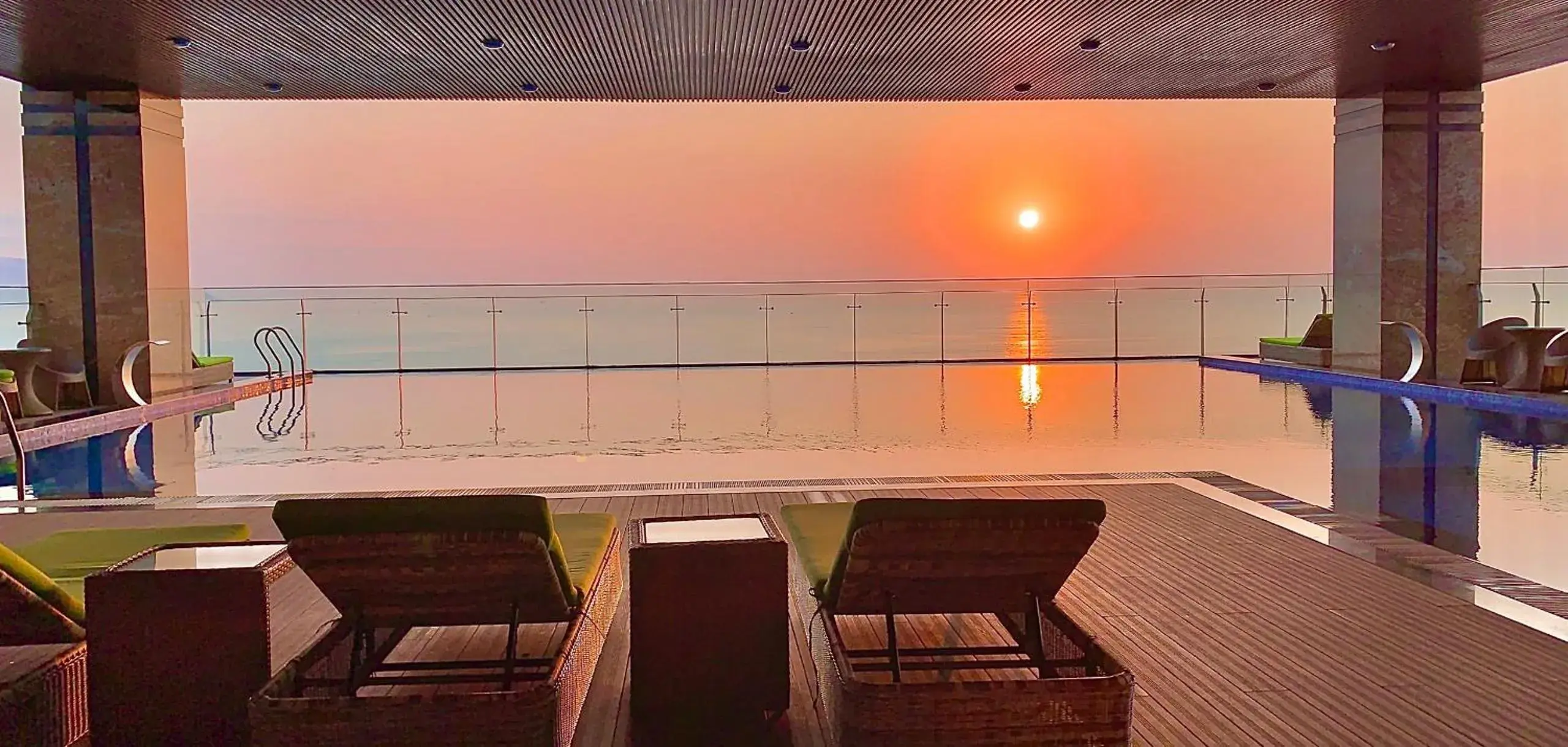 Swimming pool in Rosamia Da Nang Hotel Swimming pool in Rosamia Da Nang Hotel