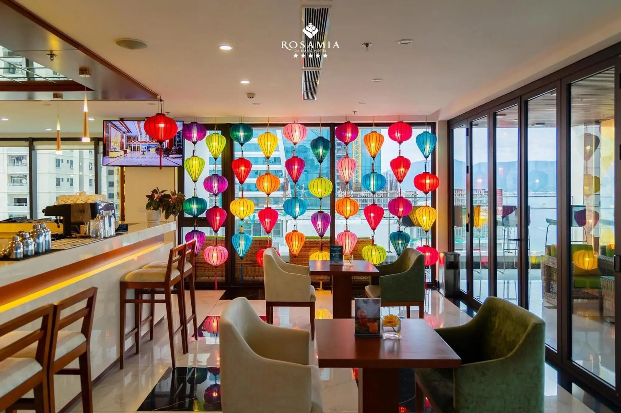 Restaurant/places to eat in Rosamia Da Nang Hotel