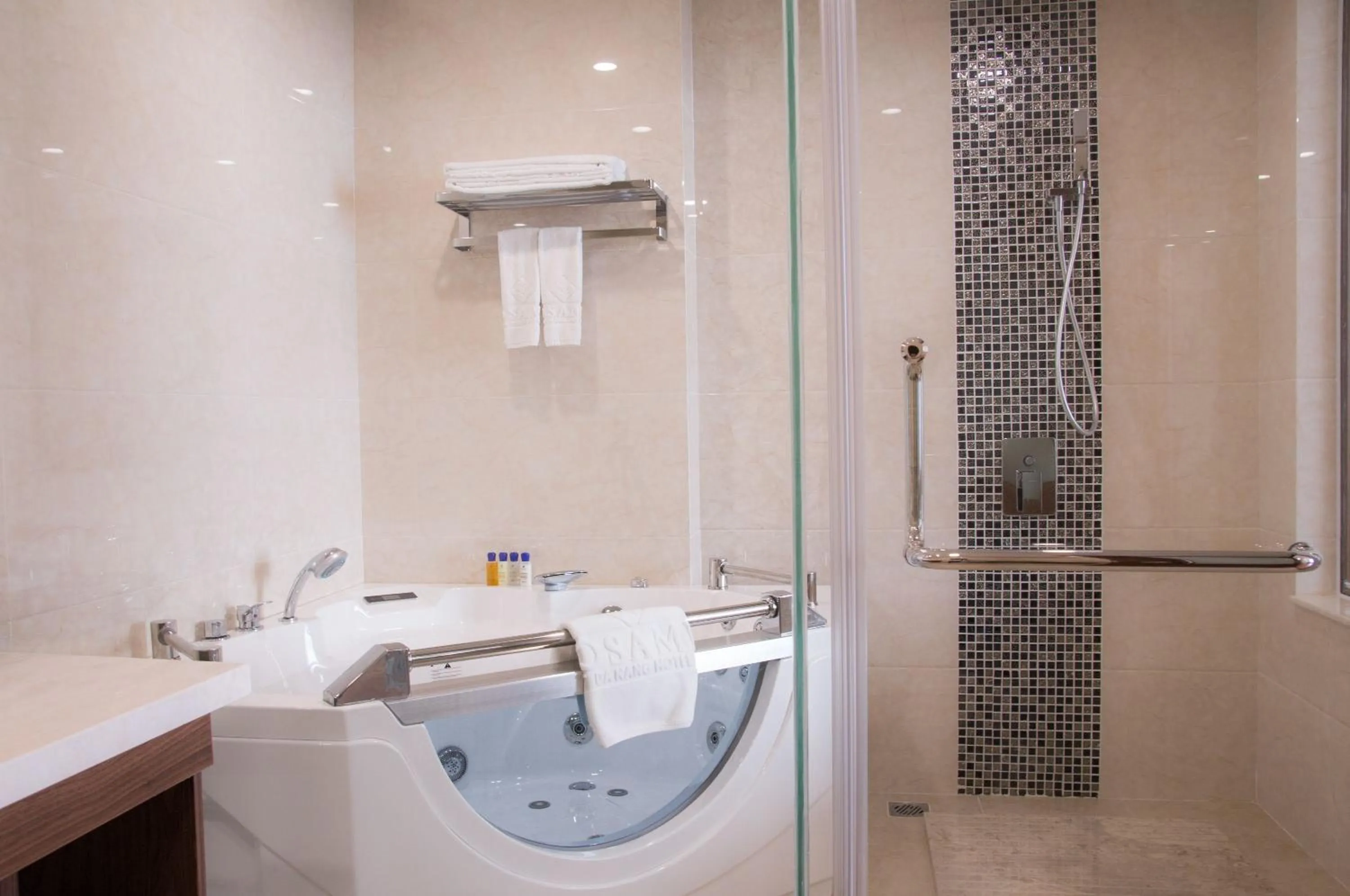 Bathroom in Rosamia Da Nang Hotel