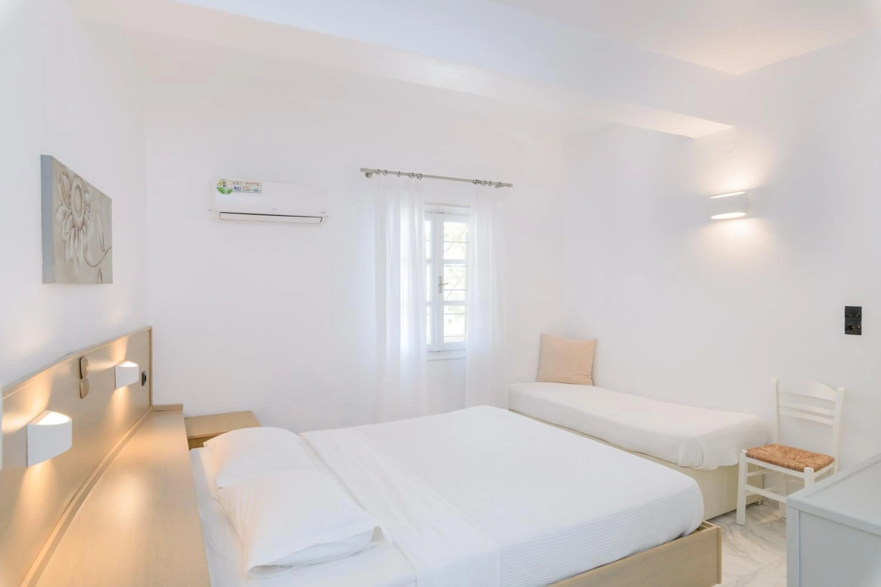 Bedroom in Sunset View Hotel