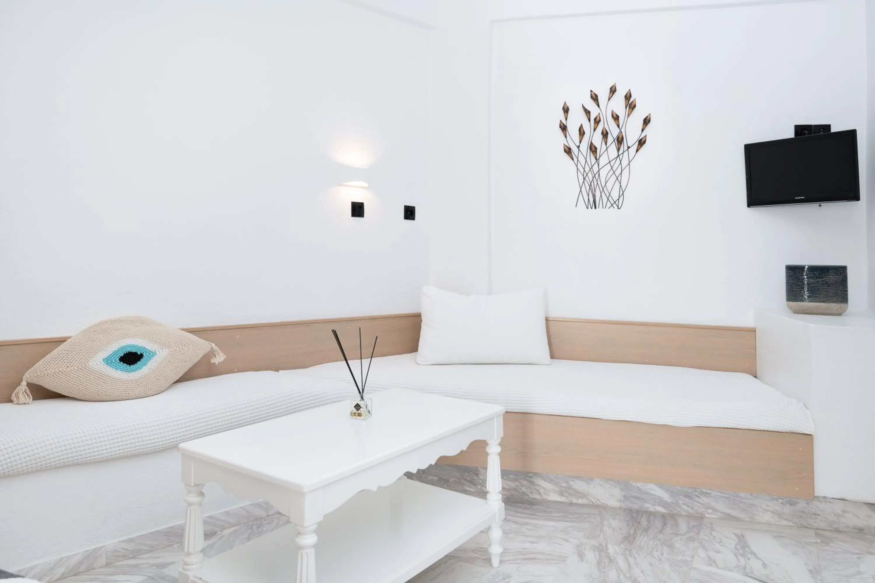 Living room in Sunset View Hotel