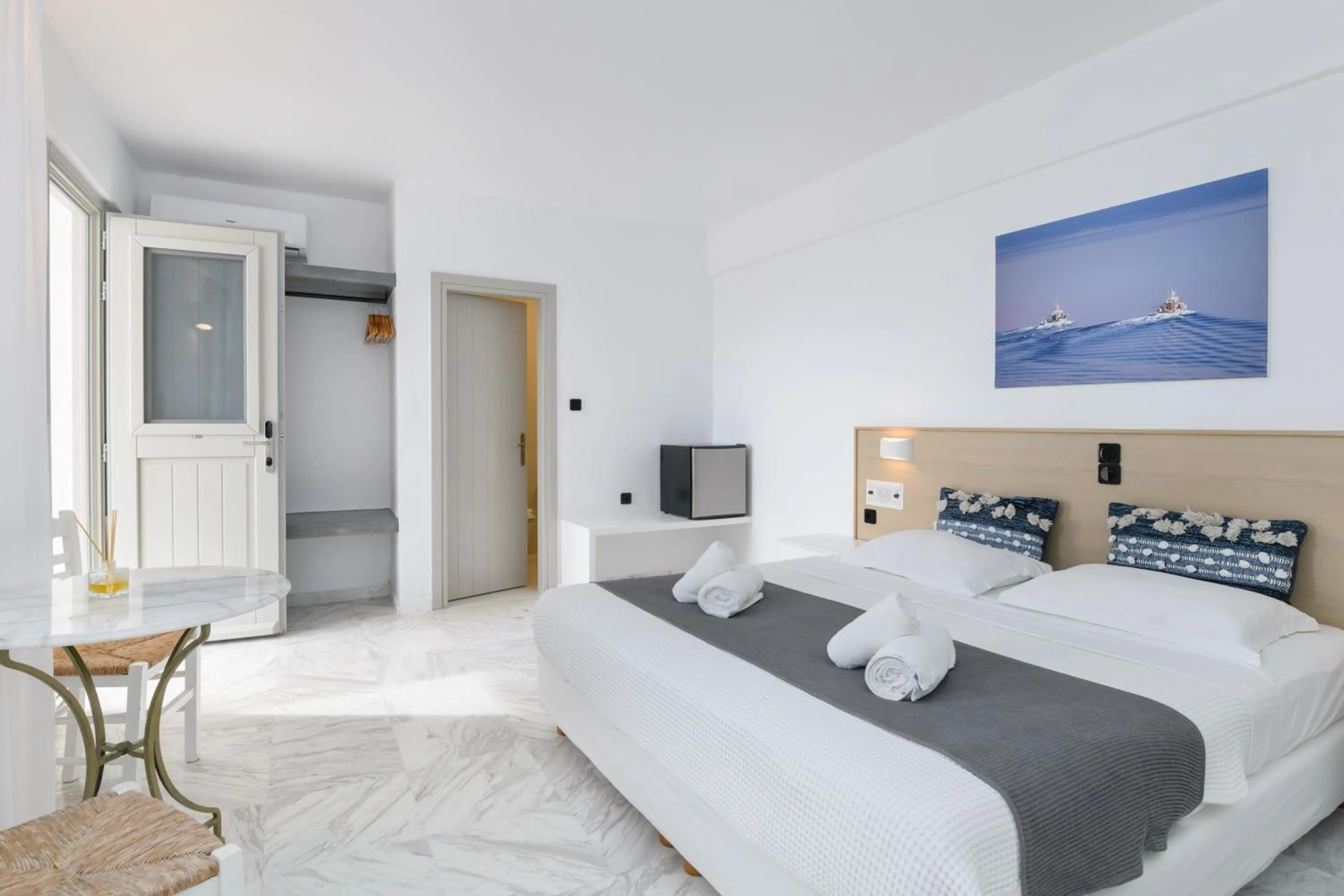 Bedroom in Sunset View Hotel