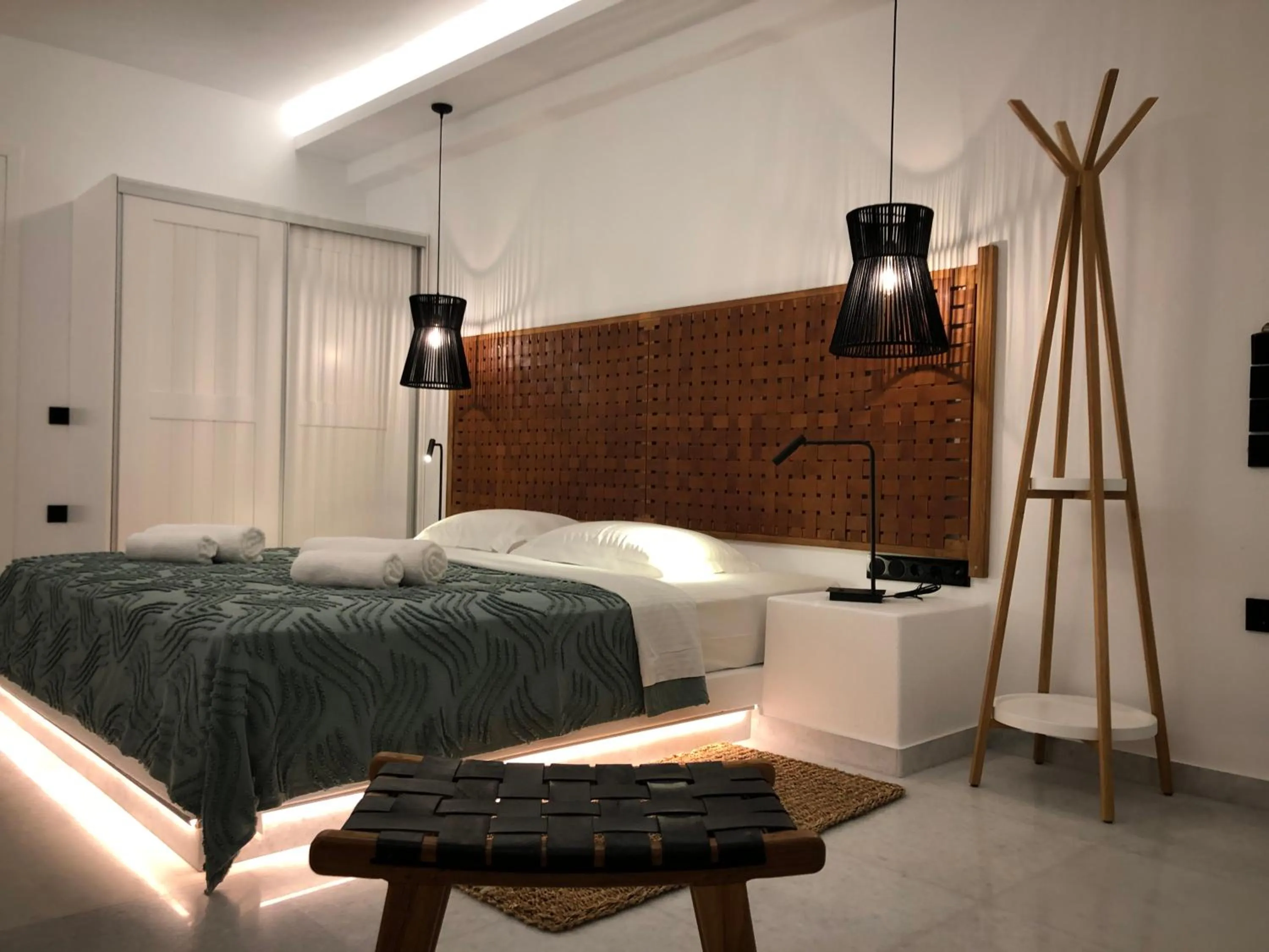 Bed in Sunset View Hotel