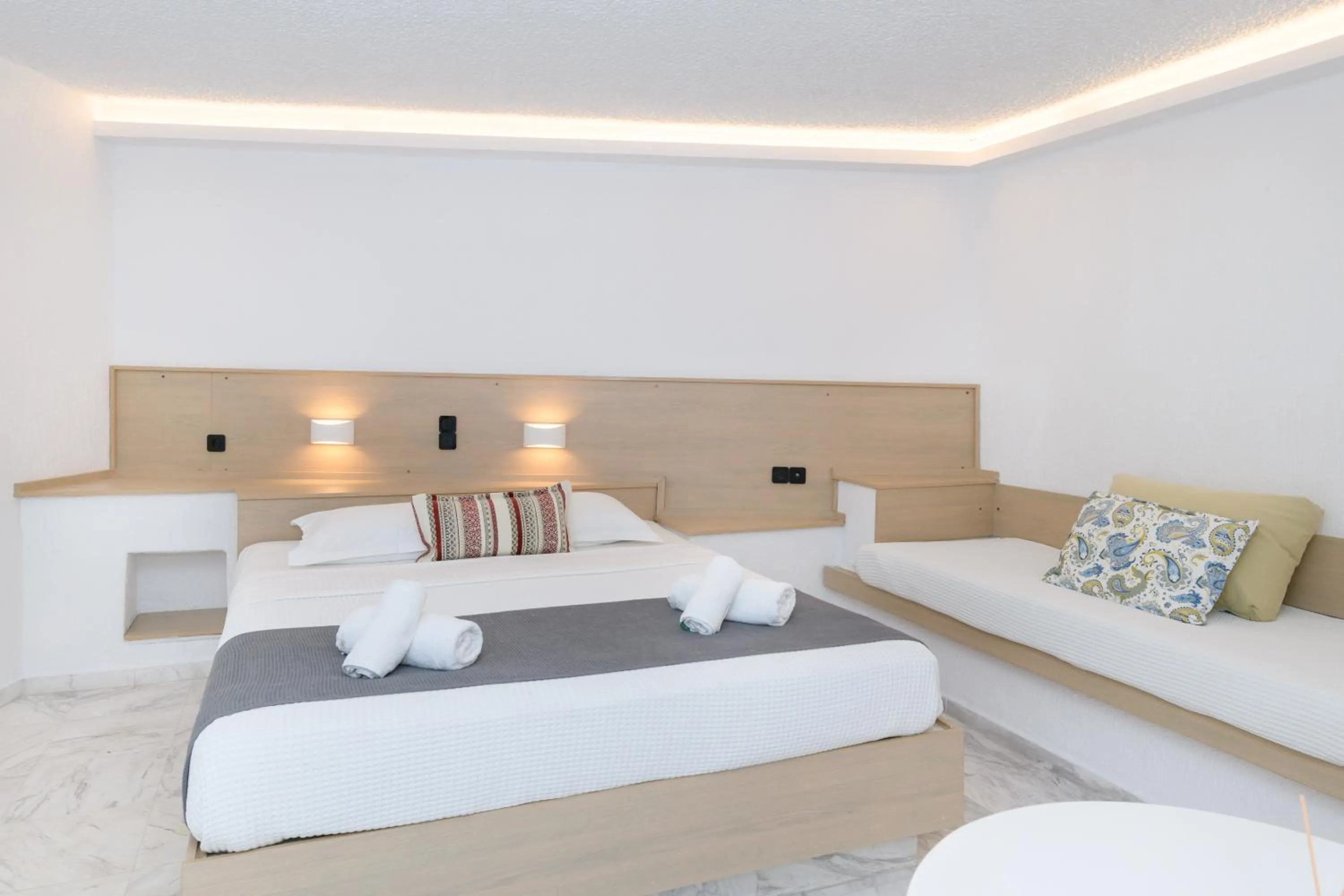 Bedroom in Sunset View Hotel