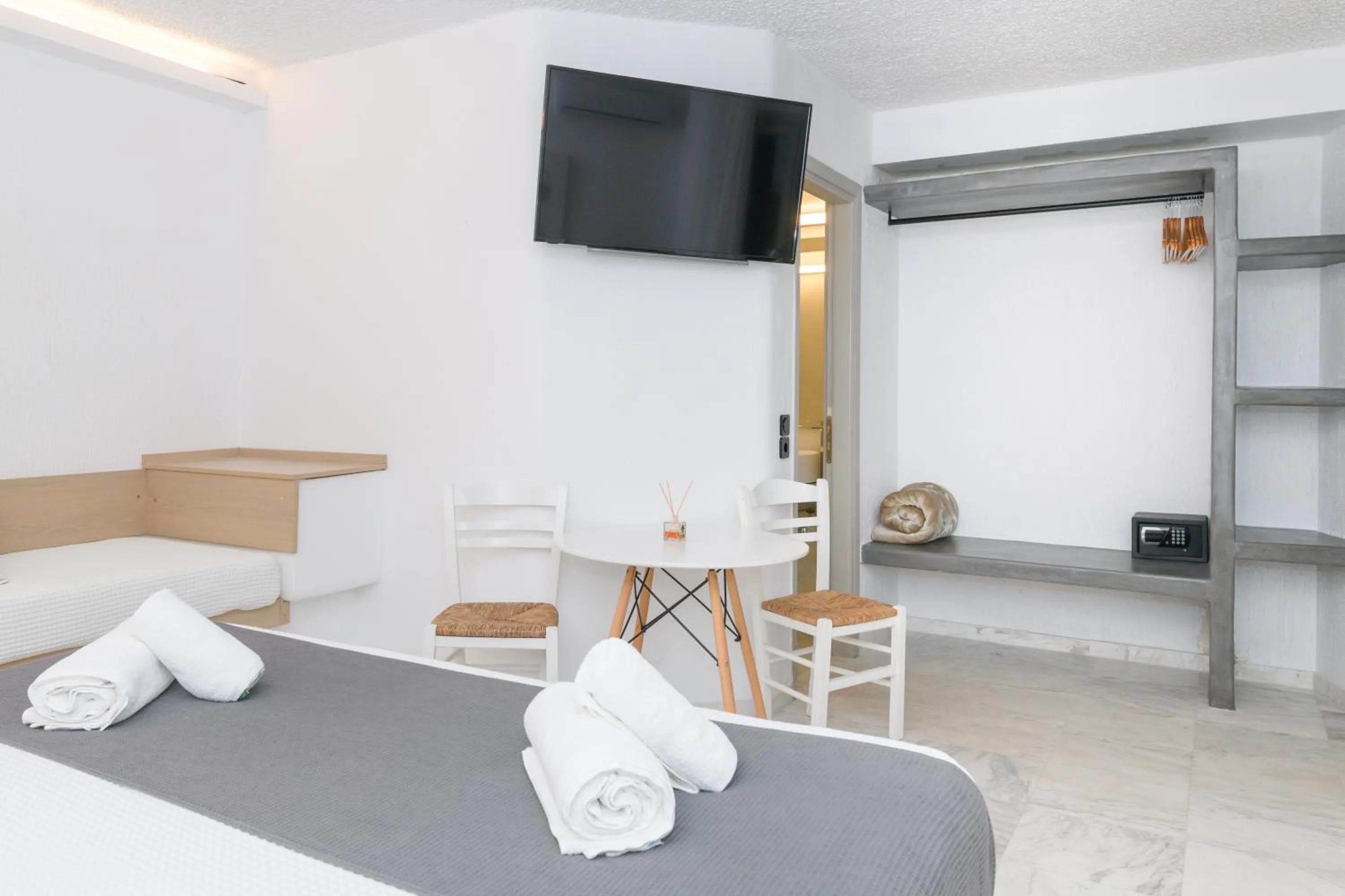 Bedroom in Sunset View Hotel