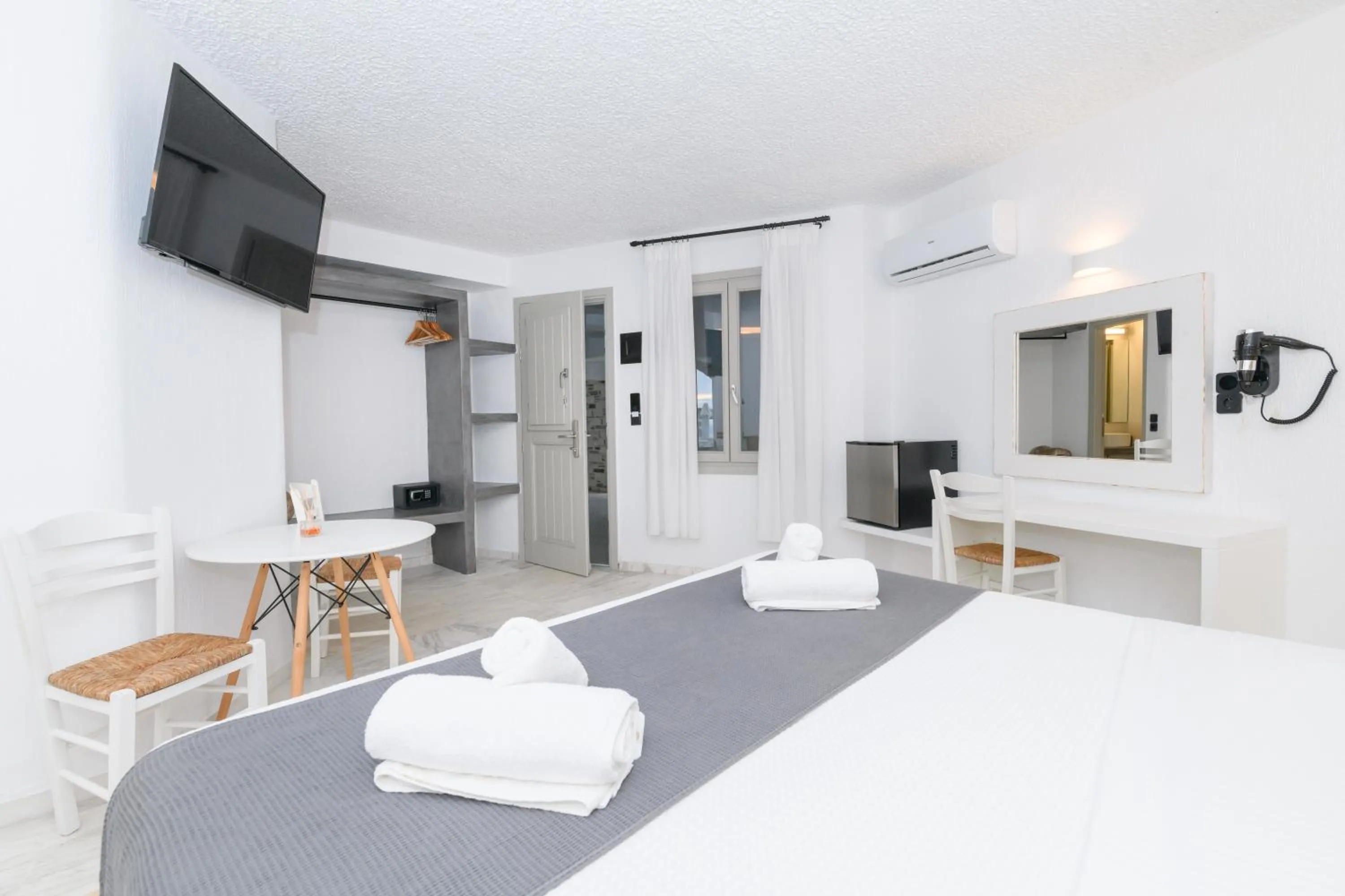 Bed in Sunset View Hotel