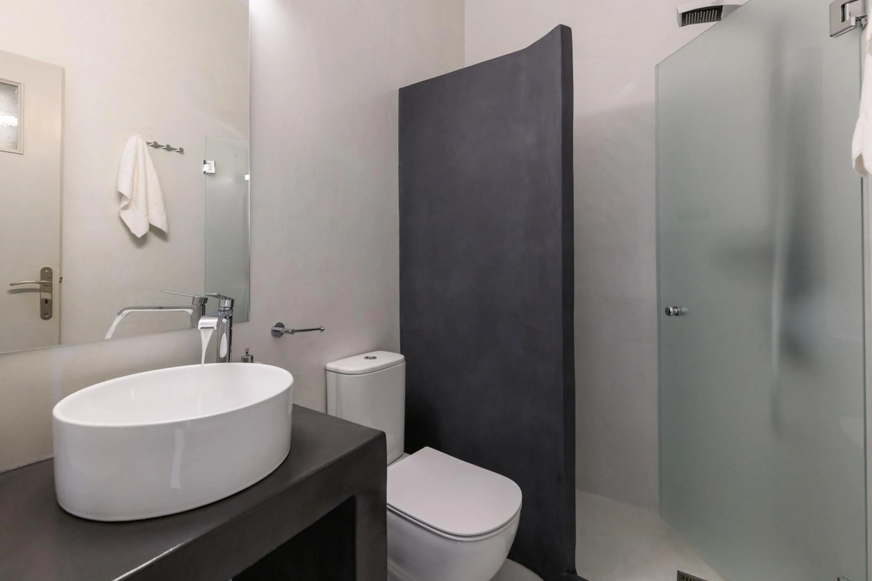 Bathroom in Sunset View Hotel