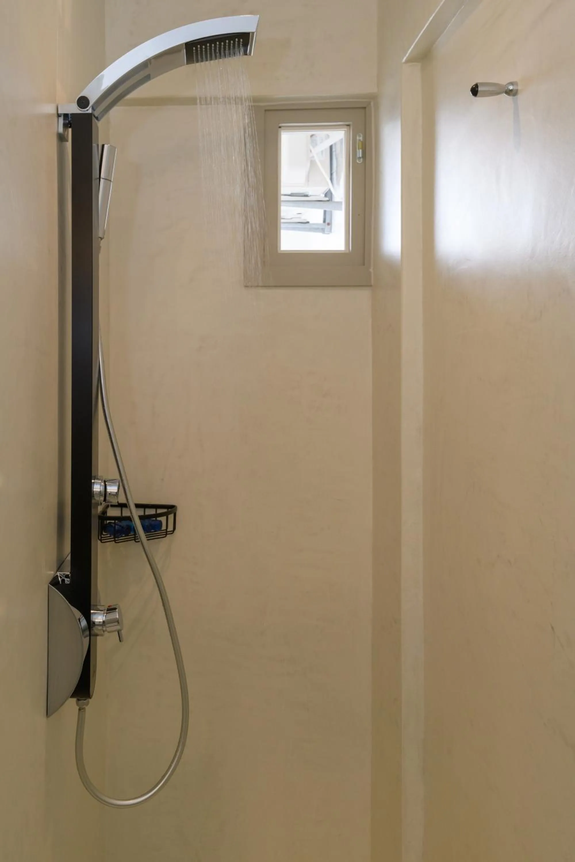 Shower in Sunset View Hotel