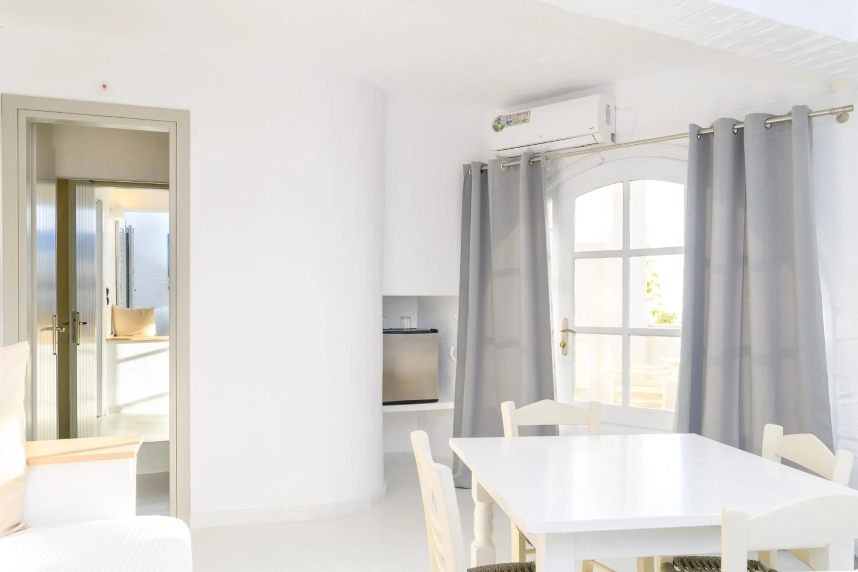 Living room in Sunset View Hotel