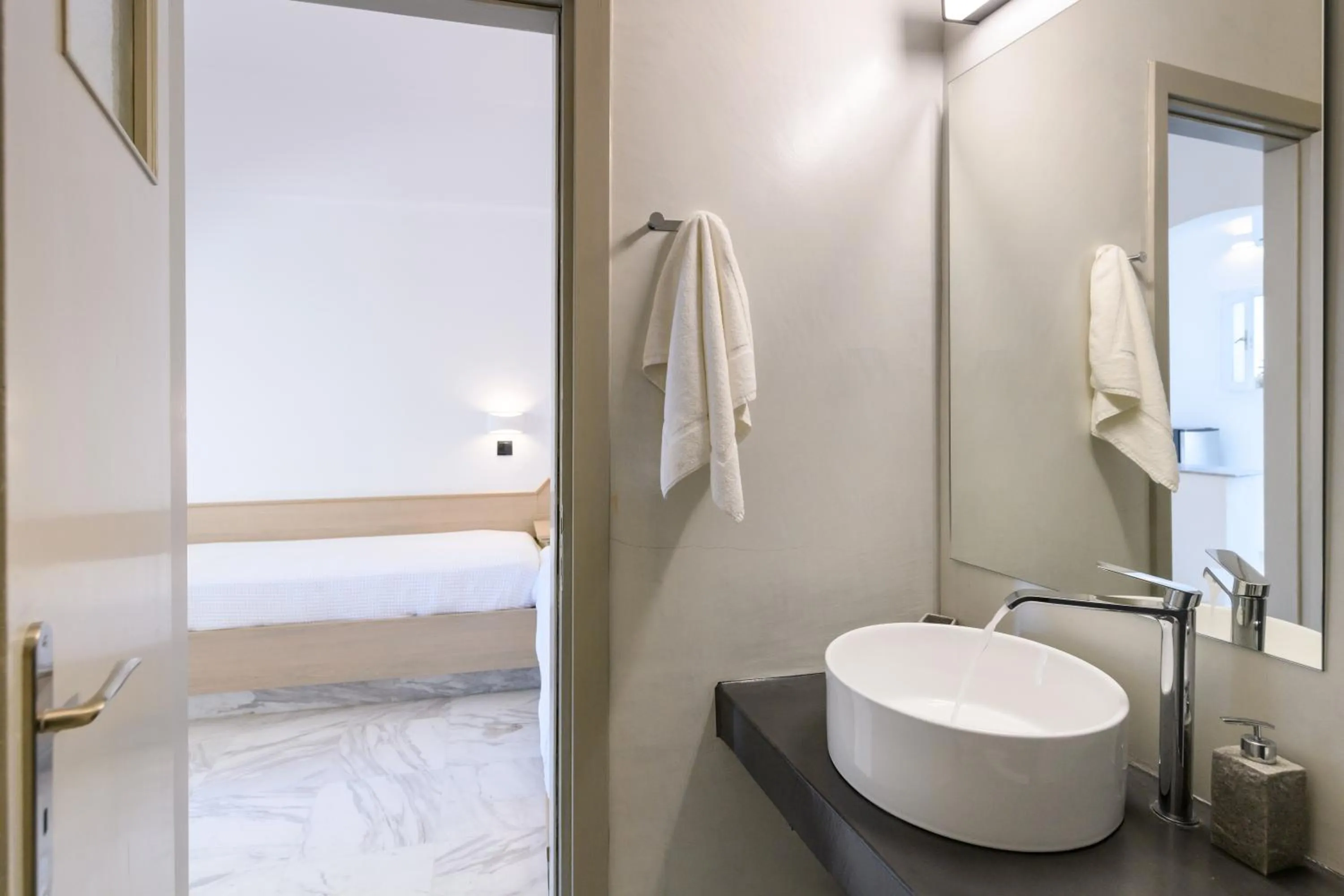 Bathroom in Sunset View Hotel