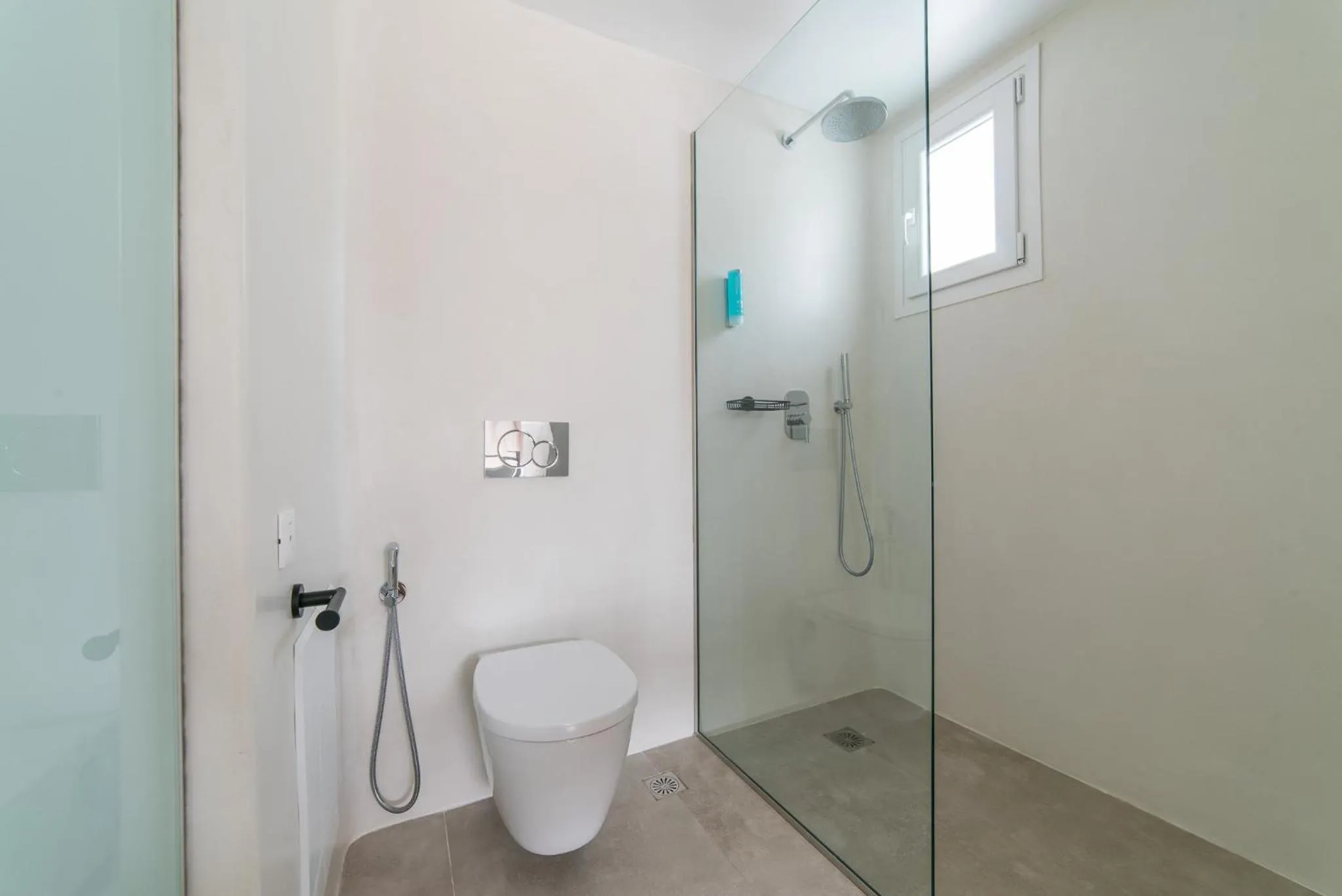 Shower in Vienoula's Garden Hotel