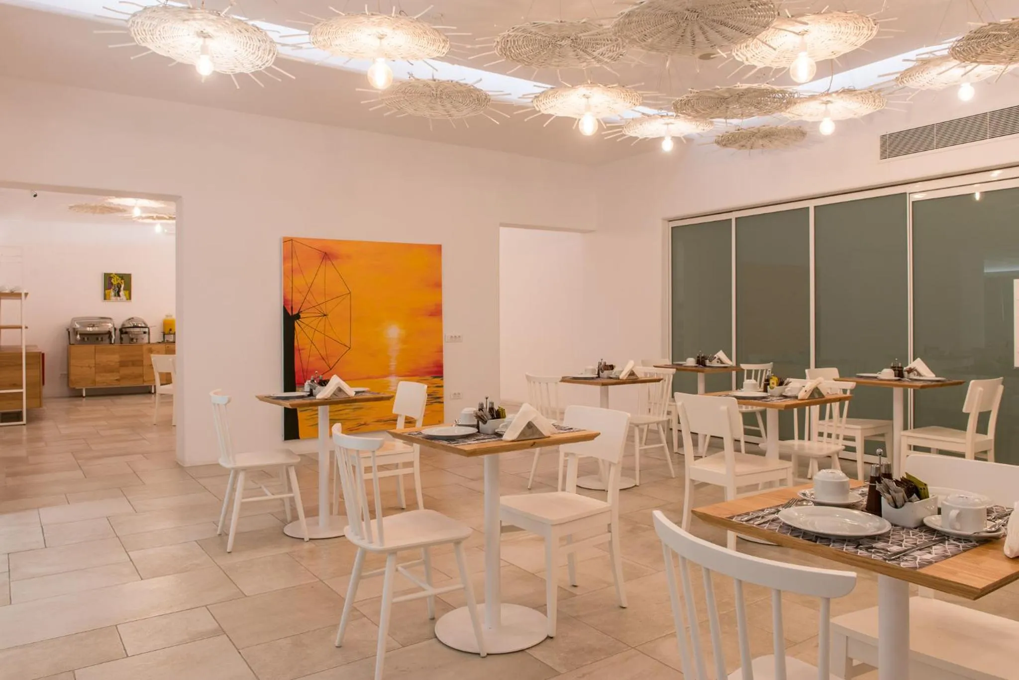 Restaurant/places to eat in Vienoula's Garden Hotel