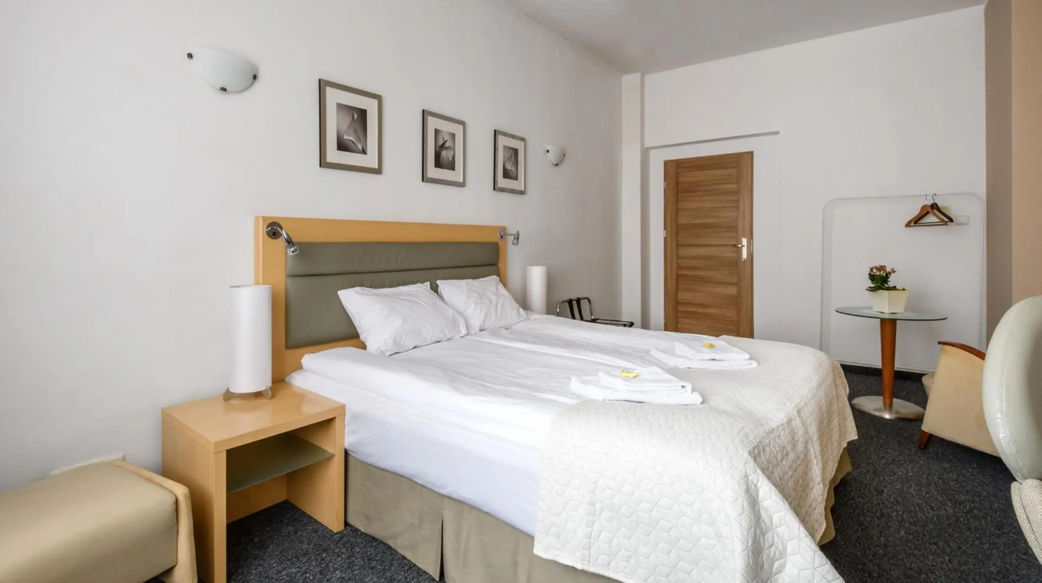 Photo of the whole room, Bed in 404 Rooms Wilanowska