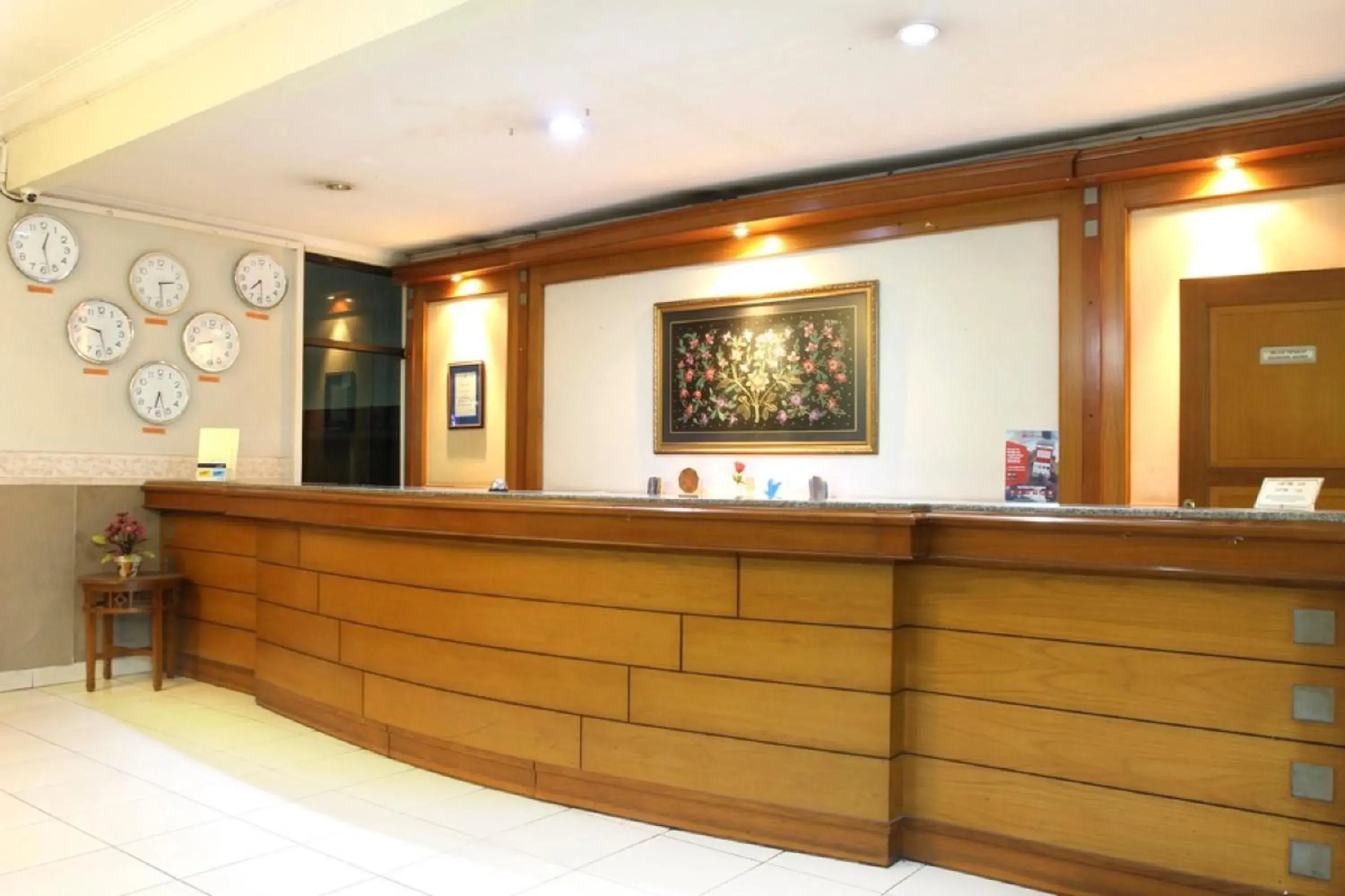 Lobby or reception in RedDoorz @ Surapati Lobby or reception in RedDoorz @ Surapati