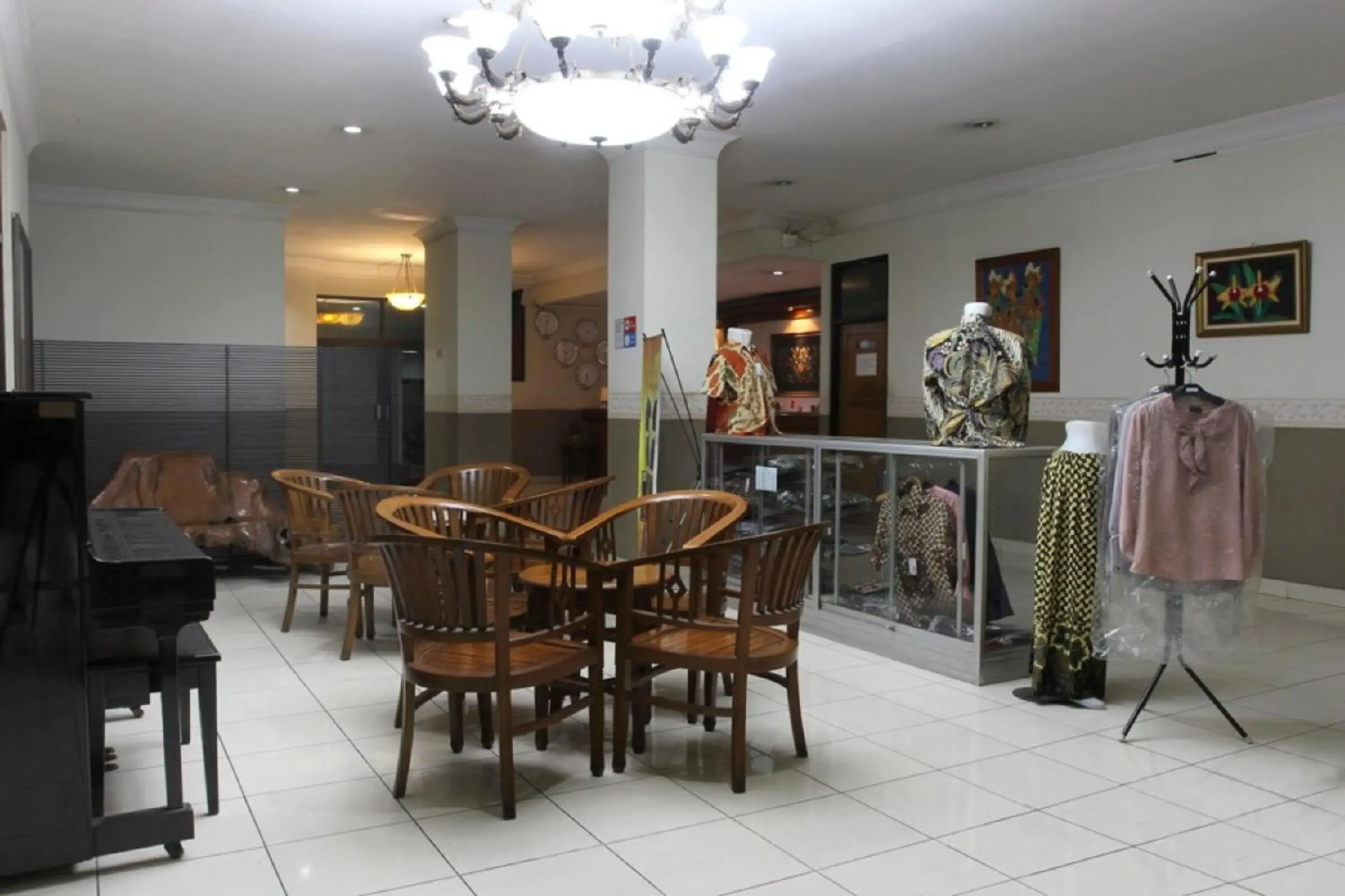 Restaurant/places to eat in RedDoorz @ Surapati Restaurant/places to eat in RedDoorz @ Surapati