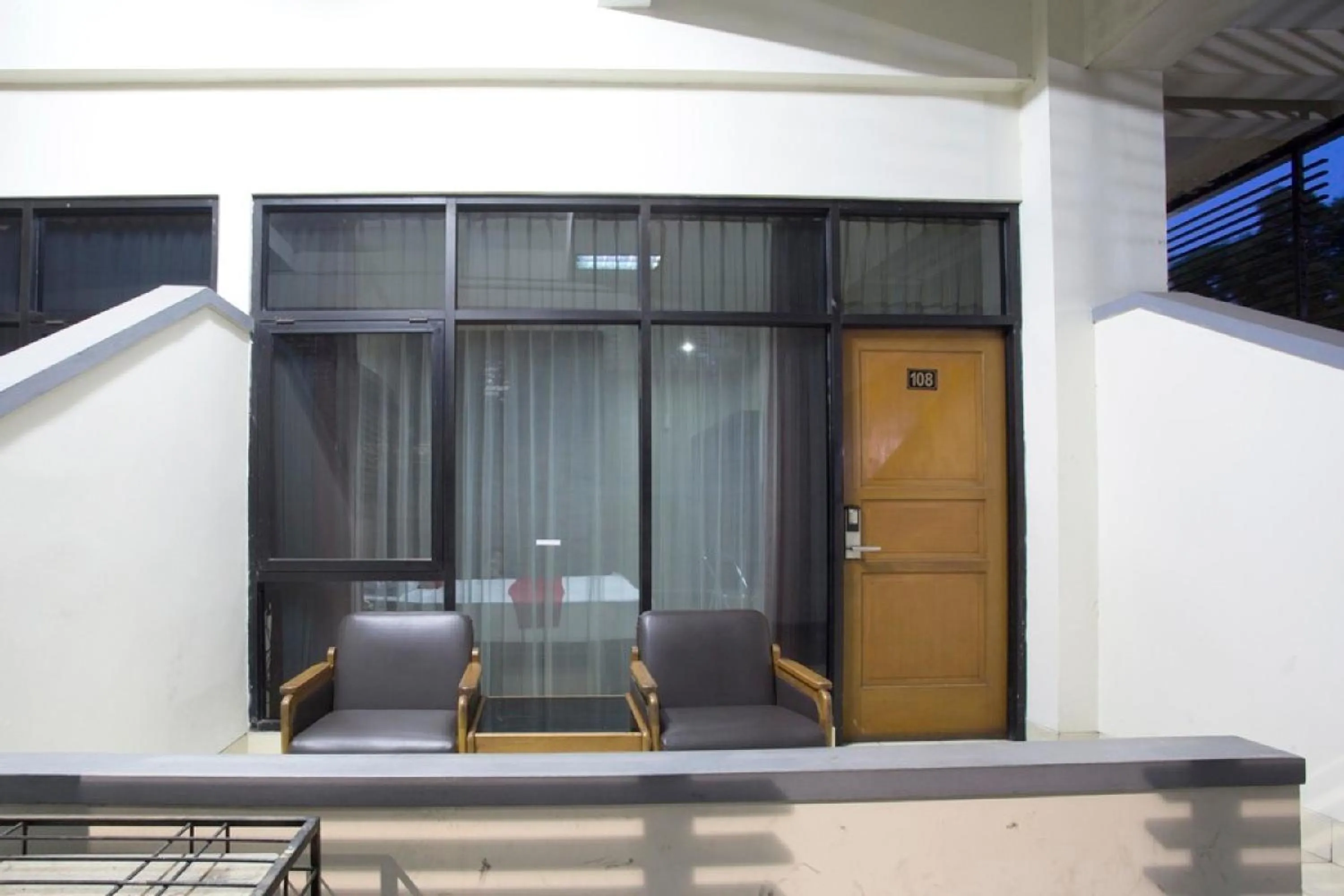 Facade/entrance in RedDoorz @ Surapati