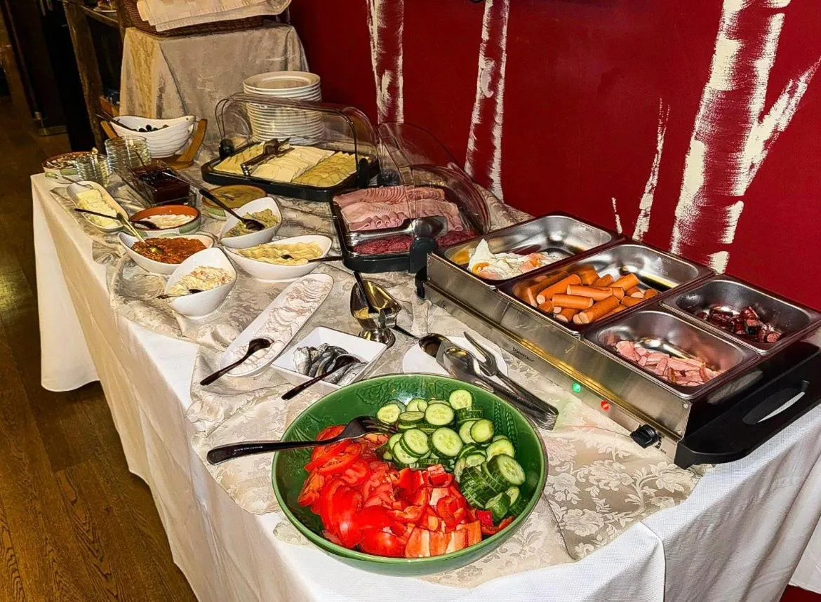 Buffet breakfast in Vilele Lucia