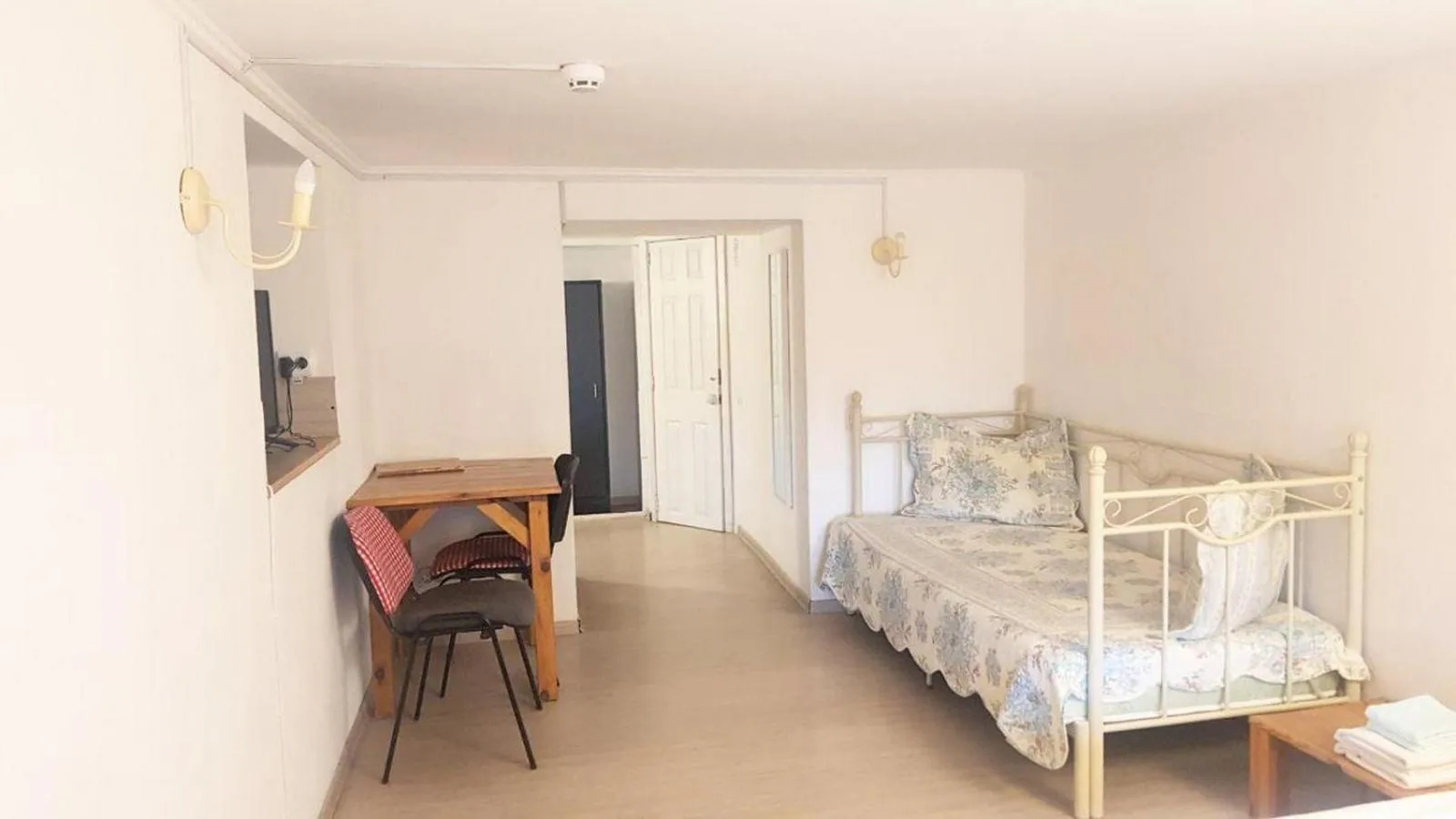 Photo of the whole room, Bed in Maison Blanche Kyiv city center