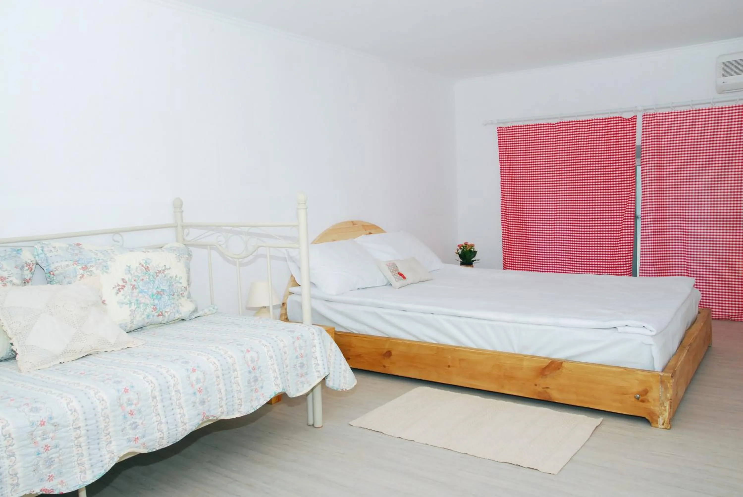 Photo of the whole room, Bed in Maison Blanche Kyiv city center