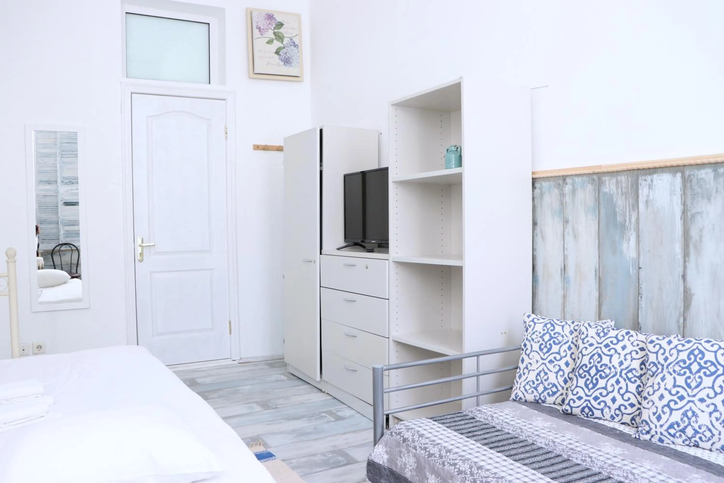 Photo of the whole room, Bed in Maison Blanche Kyiv city center