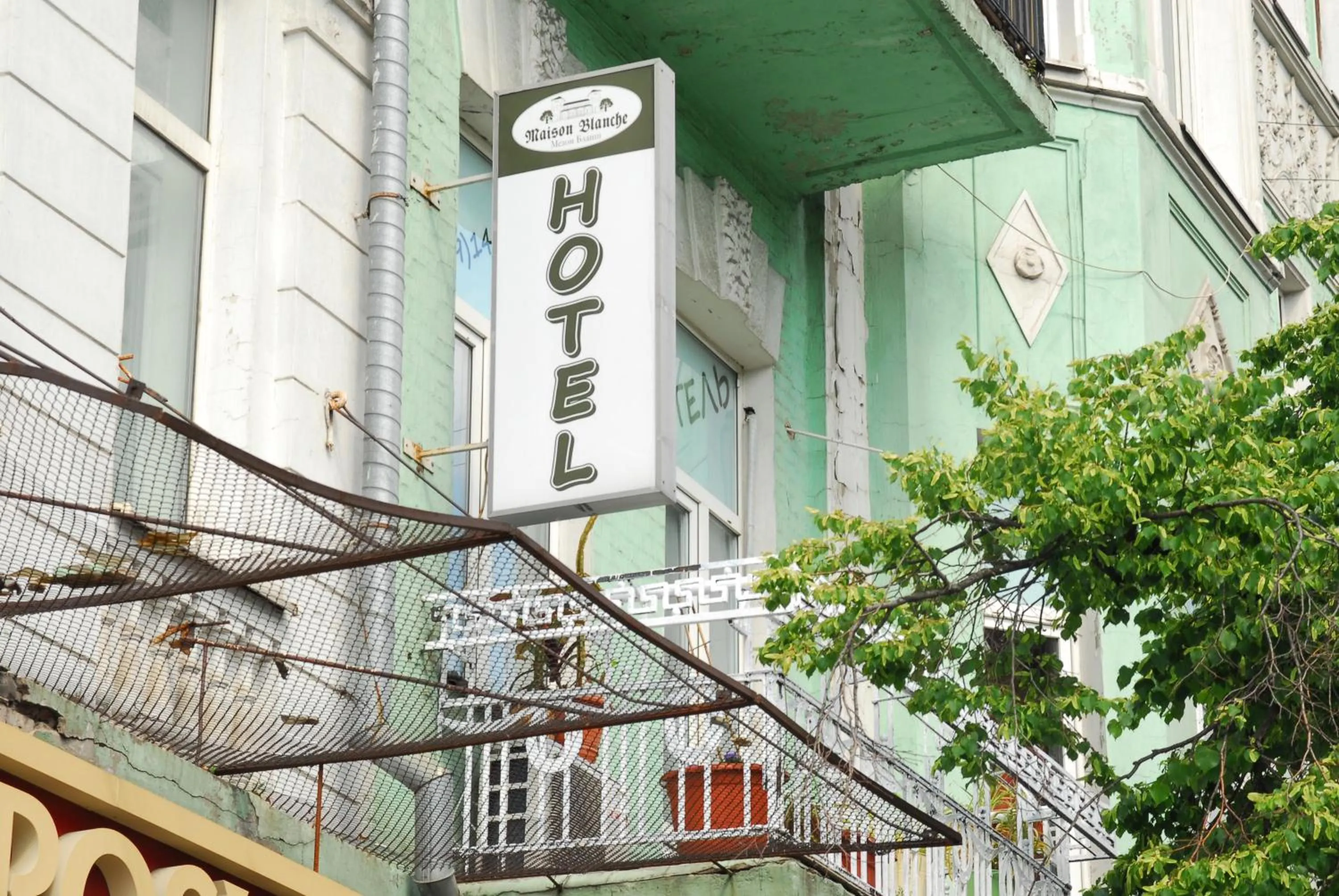 Facade/entrance in Maison Blanche Kyiv city center