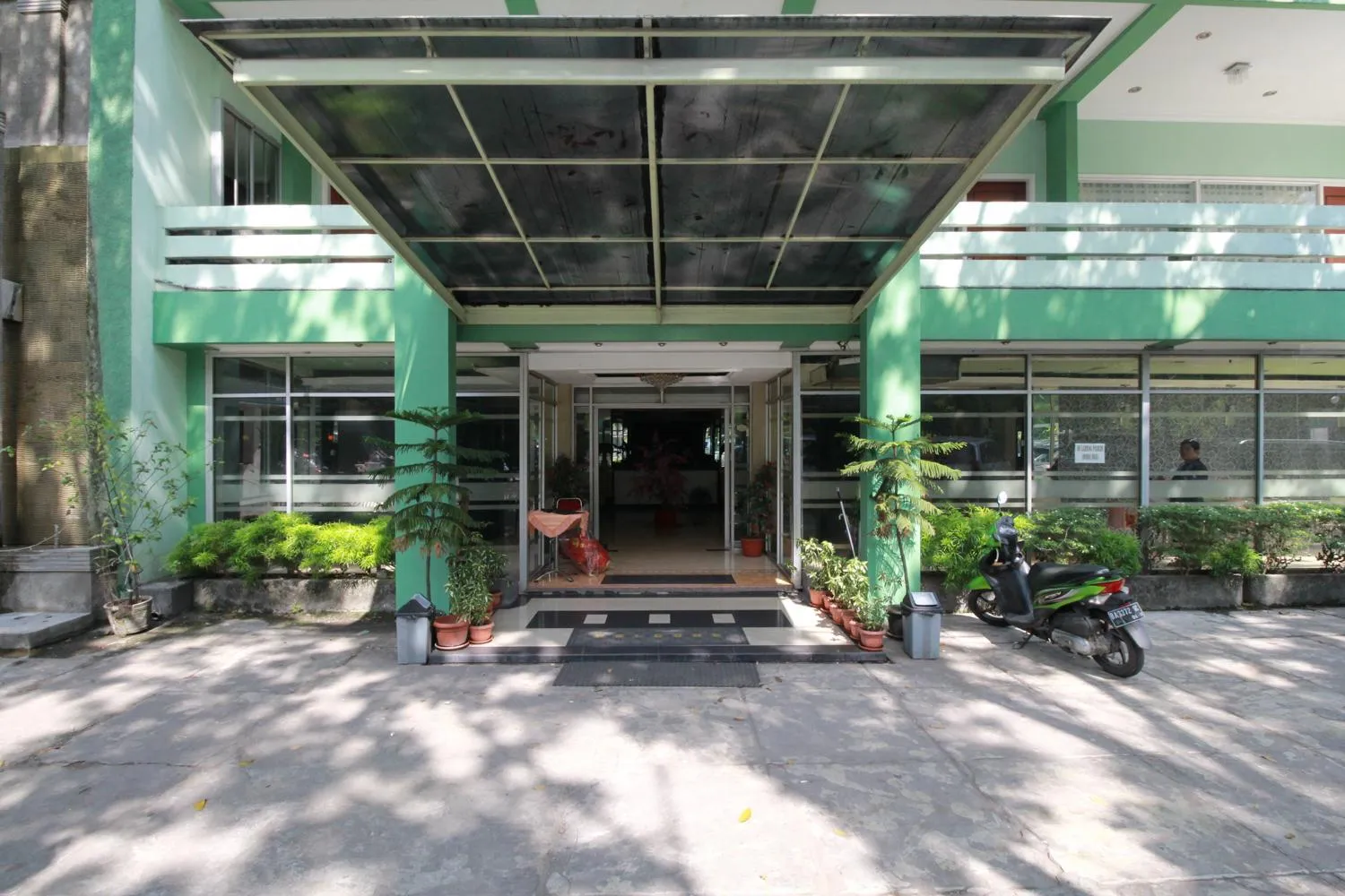 Facade/entrance in Mariani International Hotel