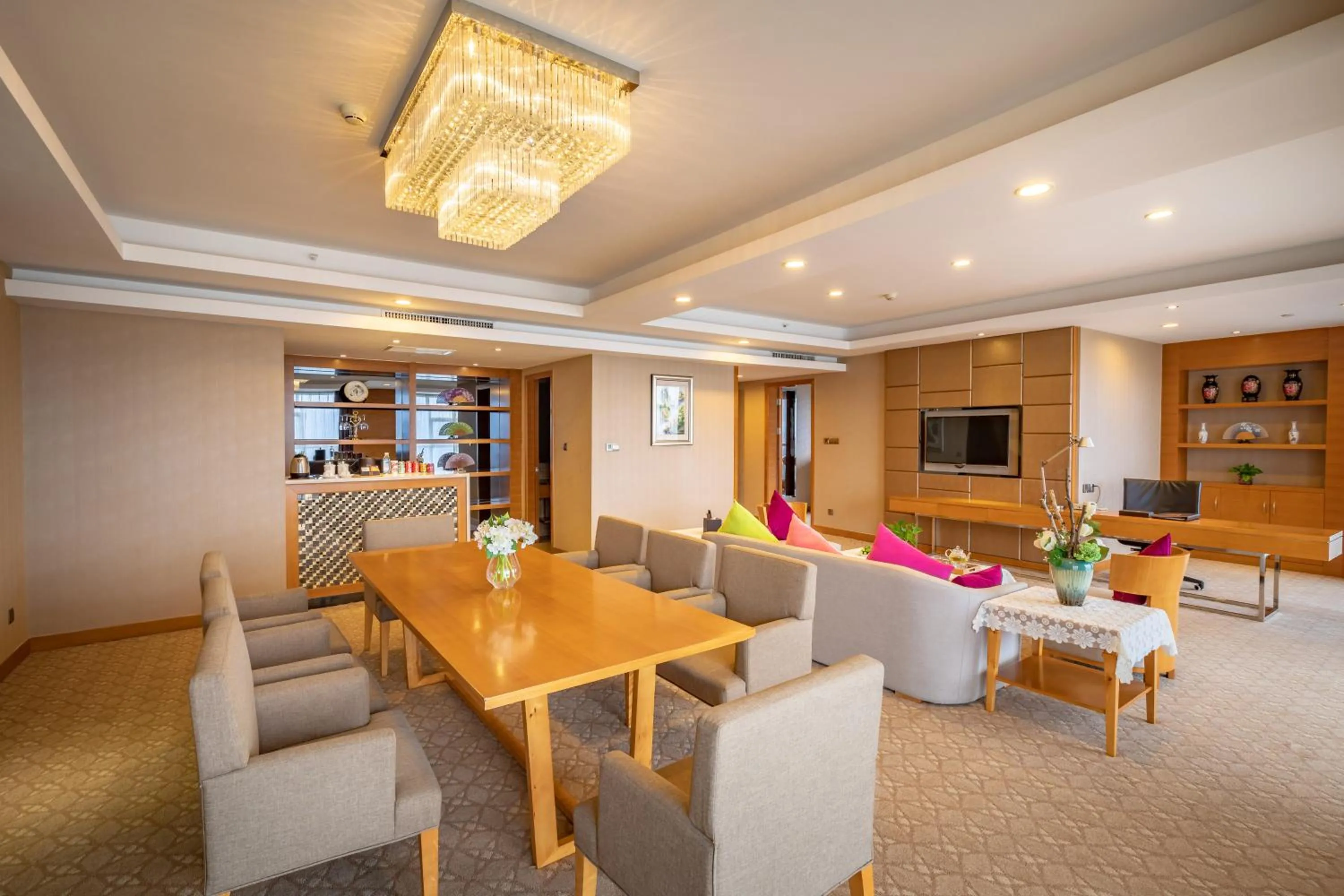 Dining area in Zhangjiajie Huatian Hotel