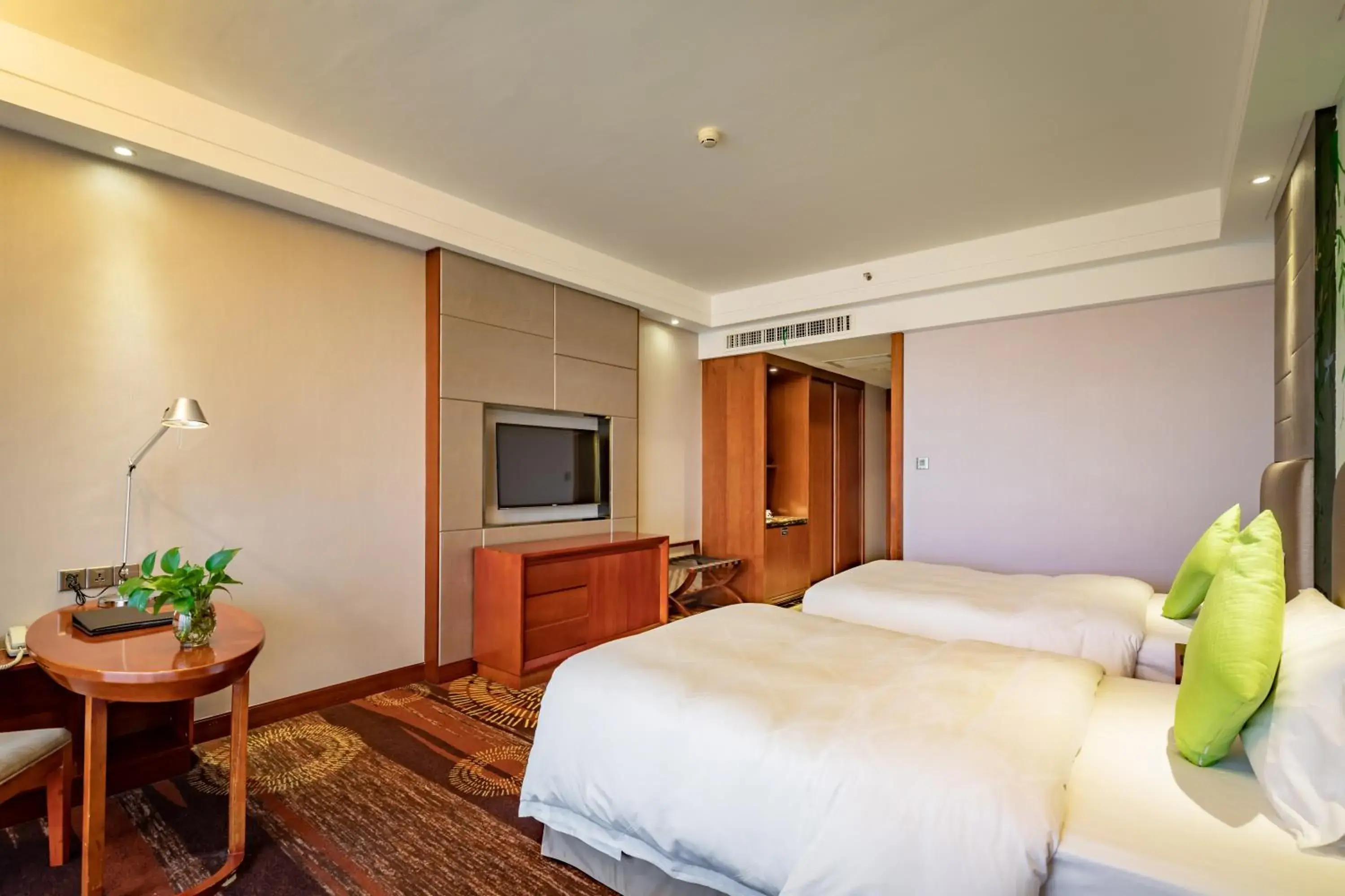 Photo of the whole room, Bed in Zhangjiajie Huatian Hotel Photo of the whole room, Bed in Zhangjiajie Huatian Hotel