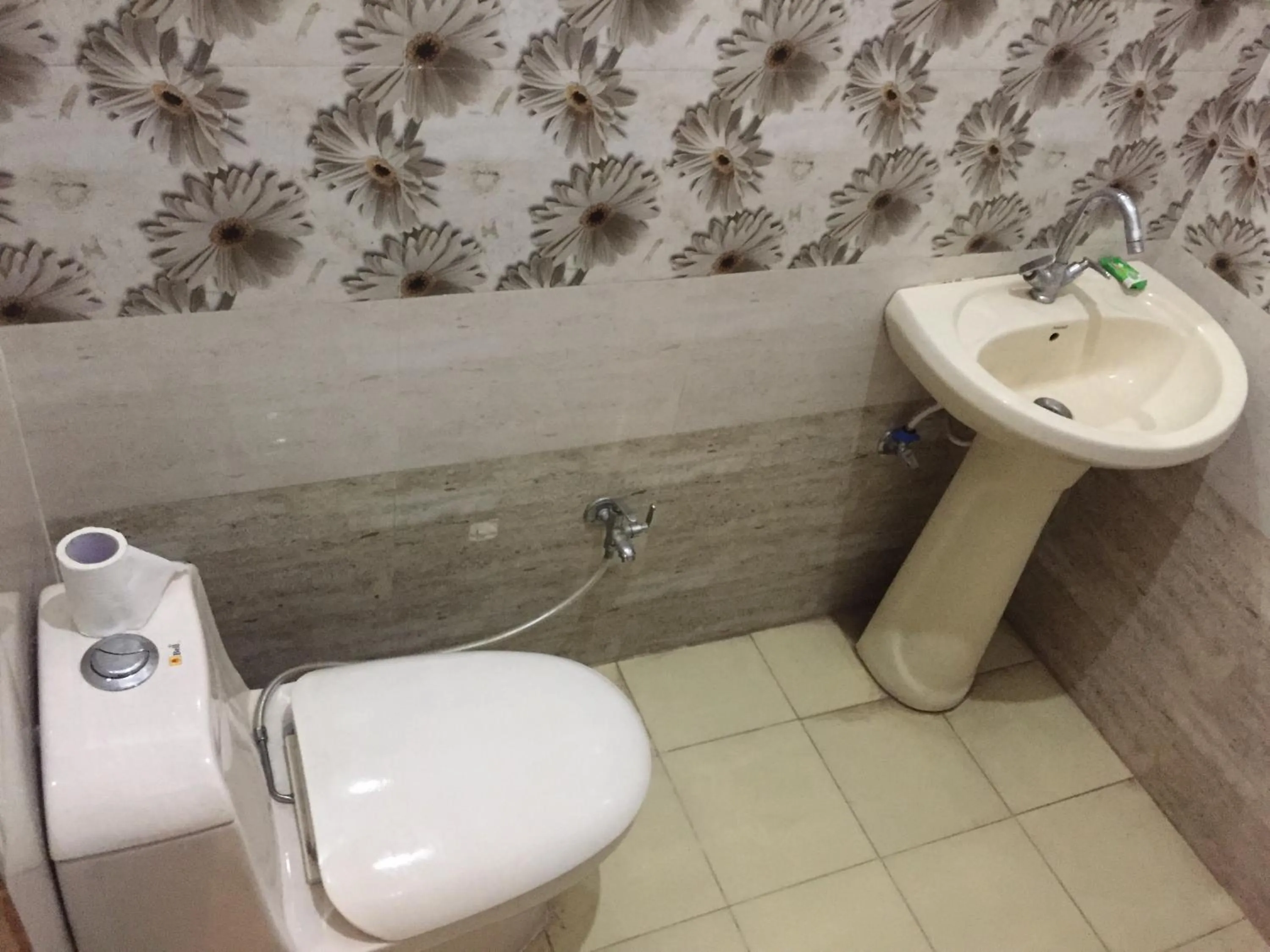 Shower in Hotel Zoola Palace