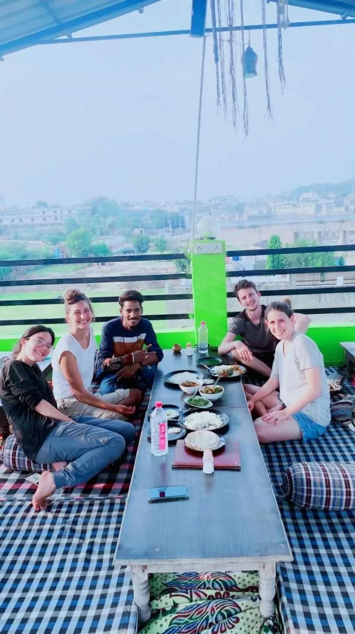 Restaurant/places to eat in Hotel Zoola Palace