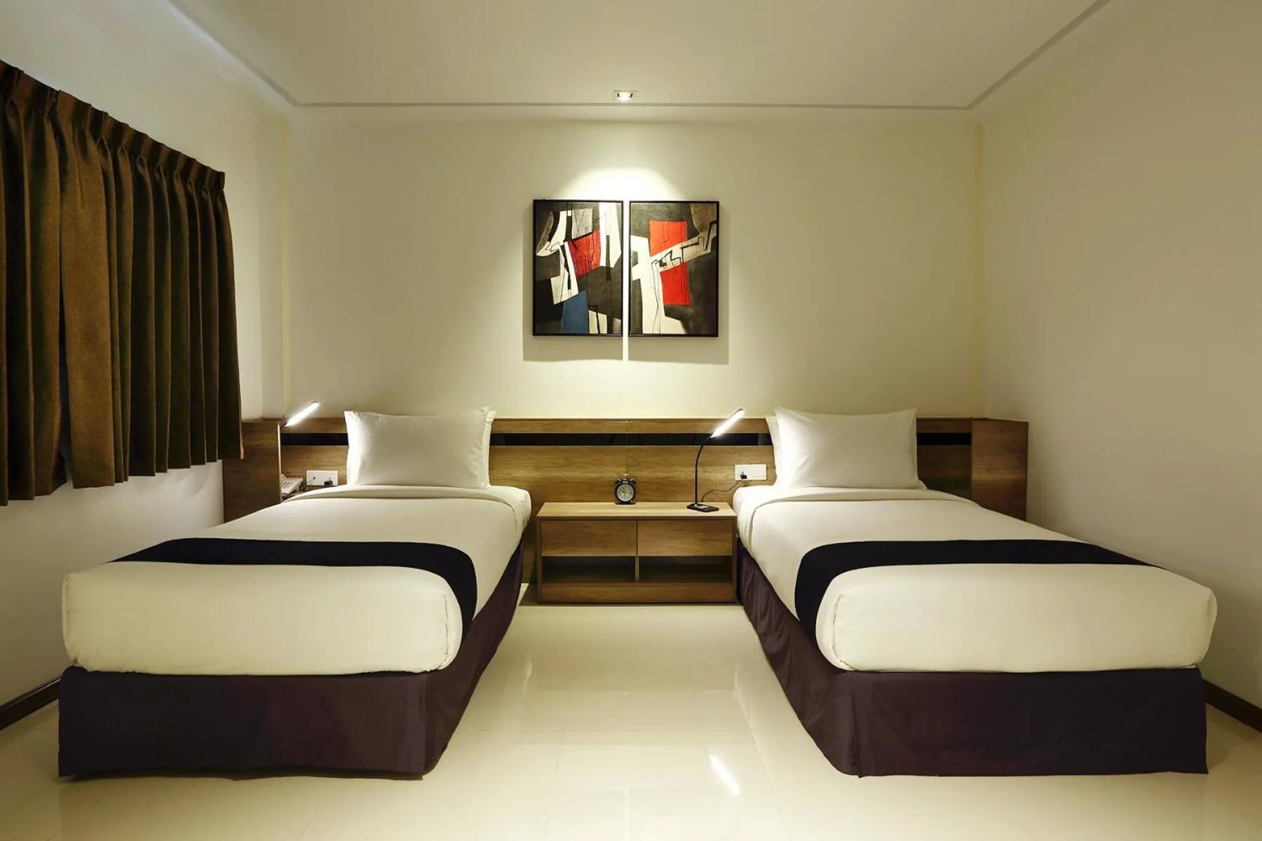 Bedroom, Bed in K.C Hotel